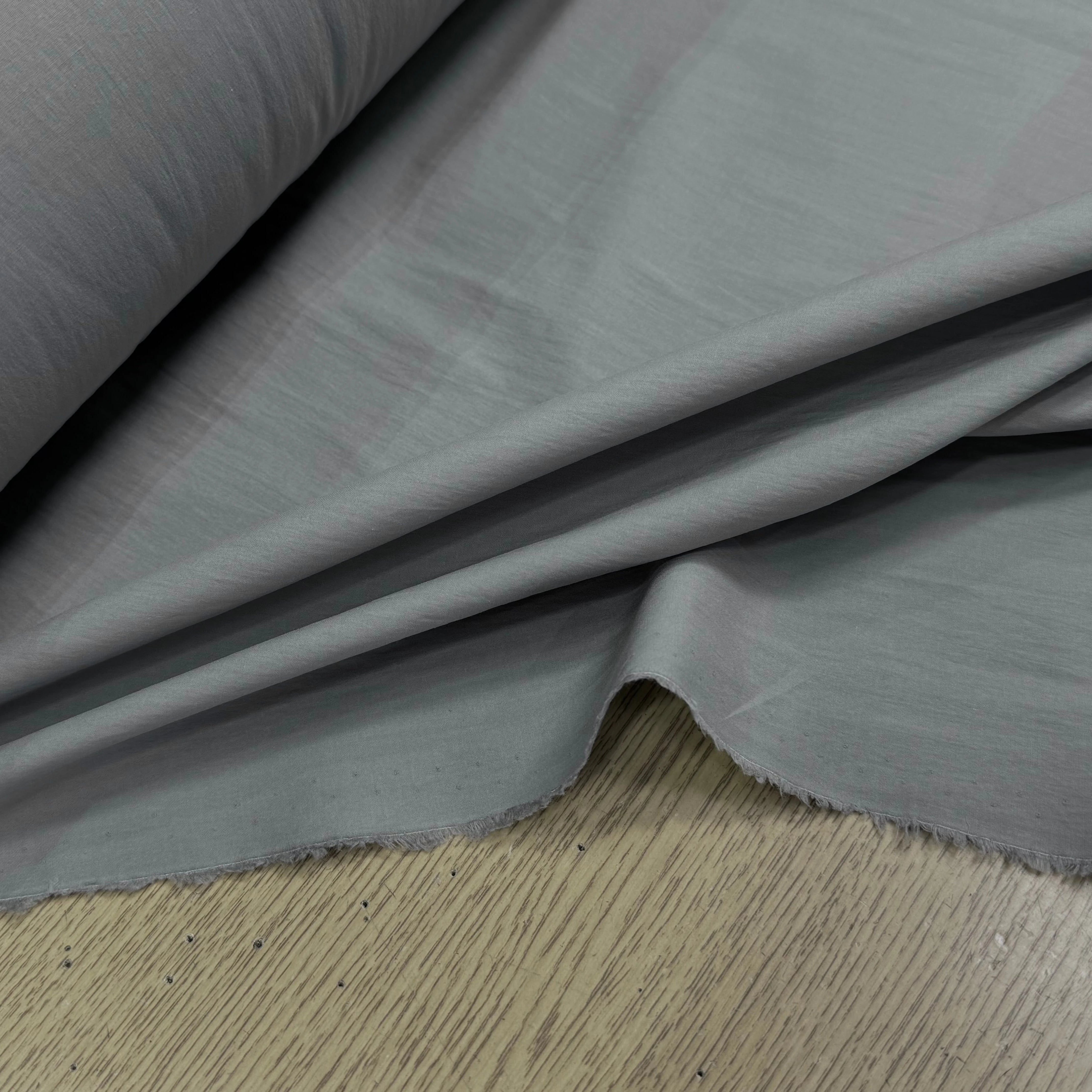 POPELINE DE COTON LÉGÈREMENT CRAQUANTE GRIS 100% CO - My Little Coupon