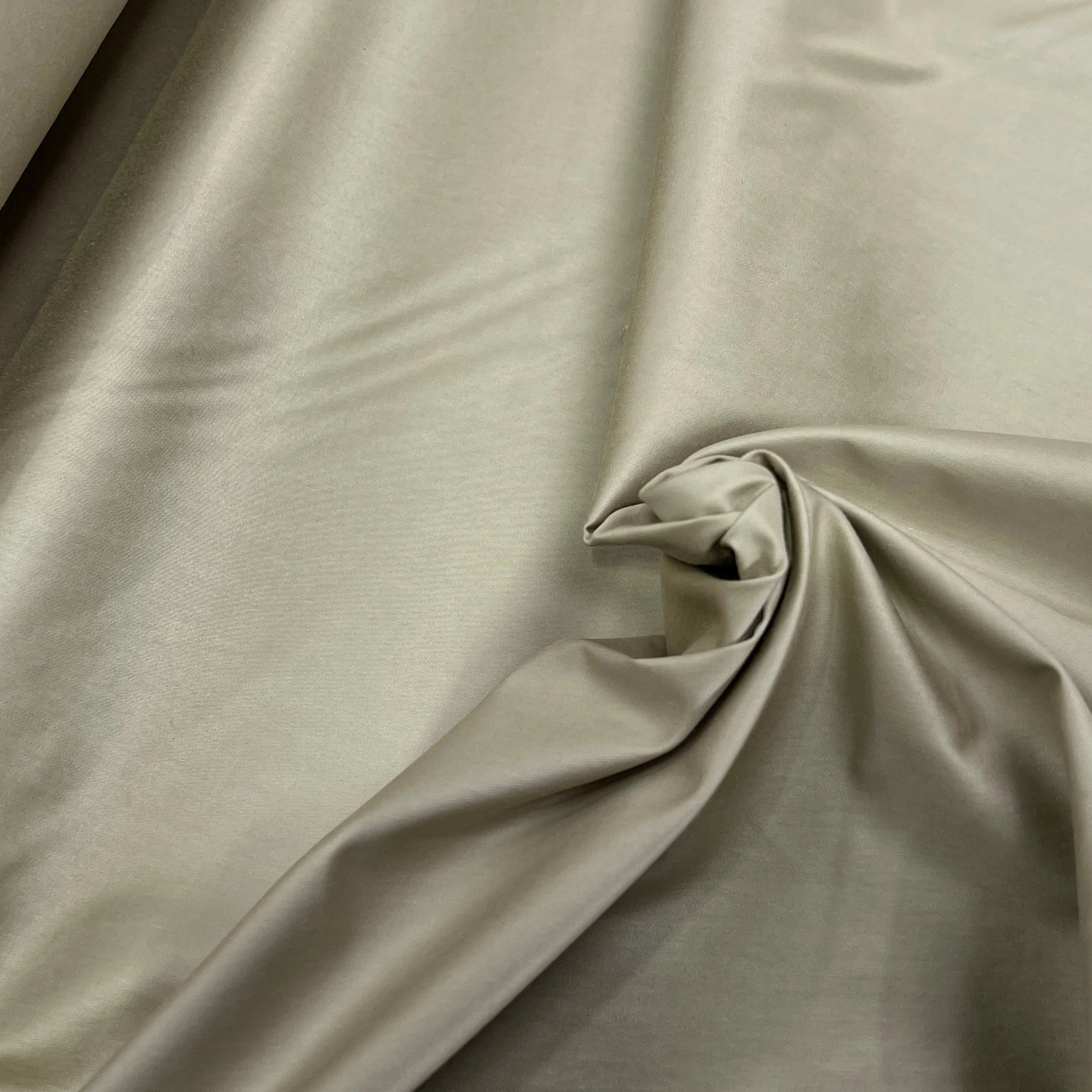 POPELINE DE COTON LISSE LÉGÈREMENT SATINÉ BEIGE CLAIR (SABLE) 140CM - My Little Coupon