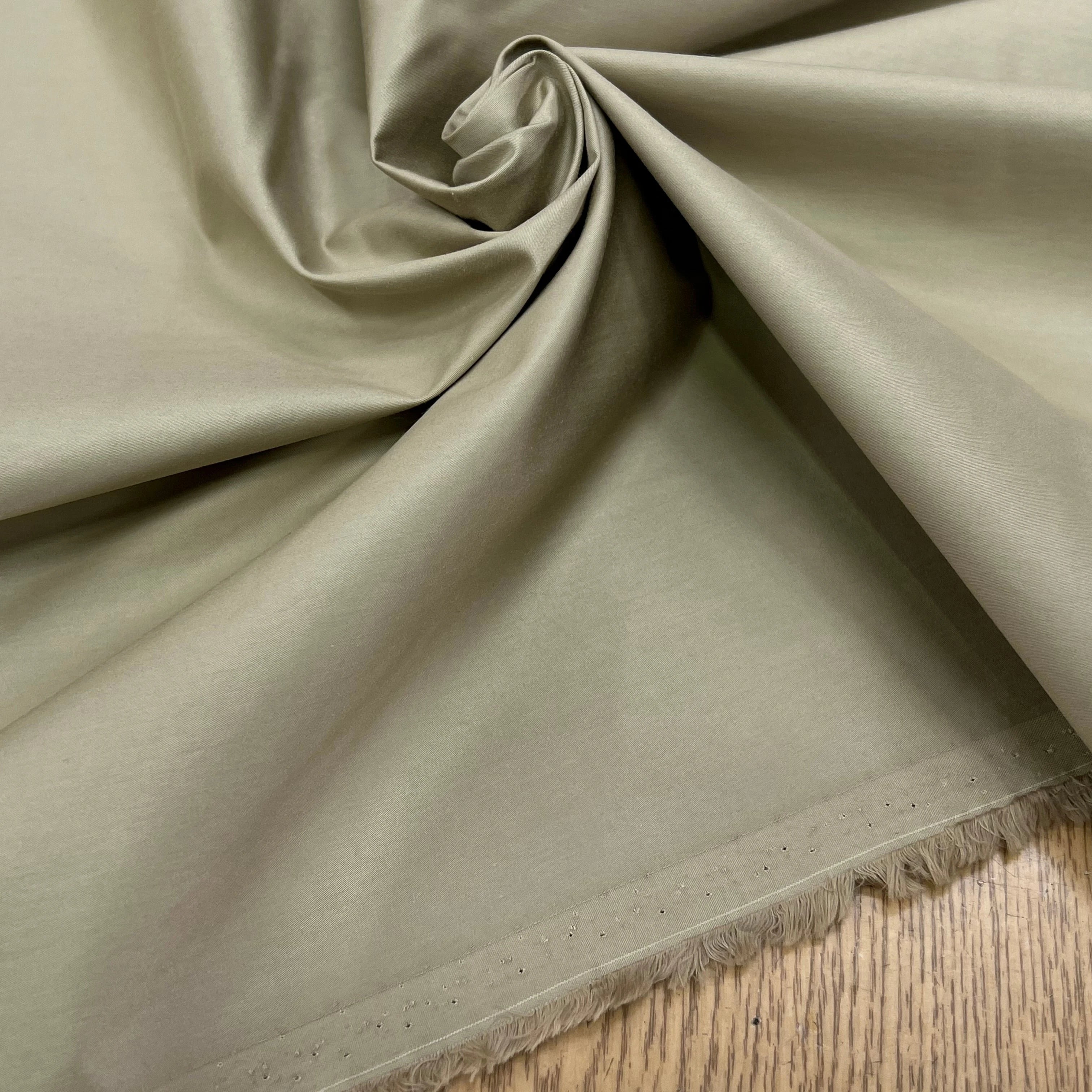 POPELINE DE COTON LISSE LÉGÈREMENT SATINÉ BEIGE CLAIR (SABLE) 140CM - My Little Coupon