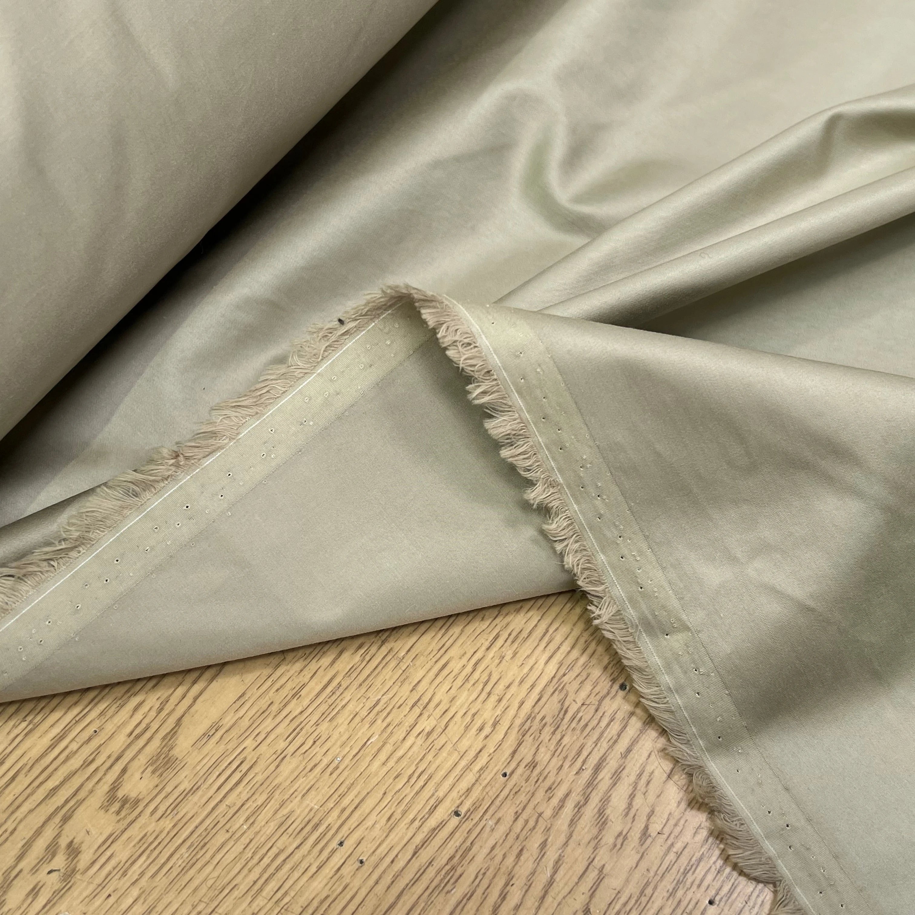 POPELINE DE COTON LISSE LÉGÈREMENT SATINÉ BEIGE CLAIR (SABLE) 140CM - My Little Coupon