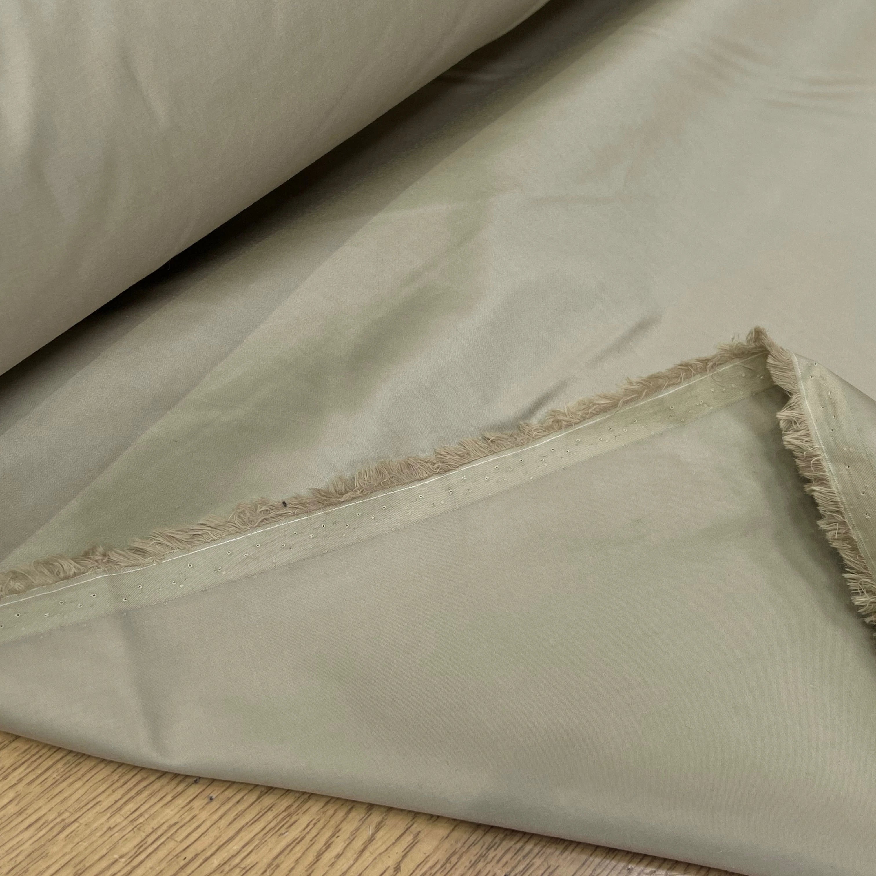 POPELINE DE COTON LISSE LÉGÈREMENT SATINÉ BEIGE CLAIR (SABLE) 140CM - My Little Coupon