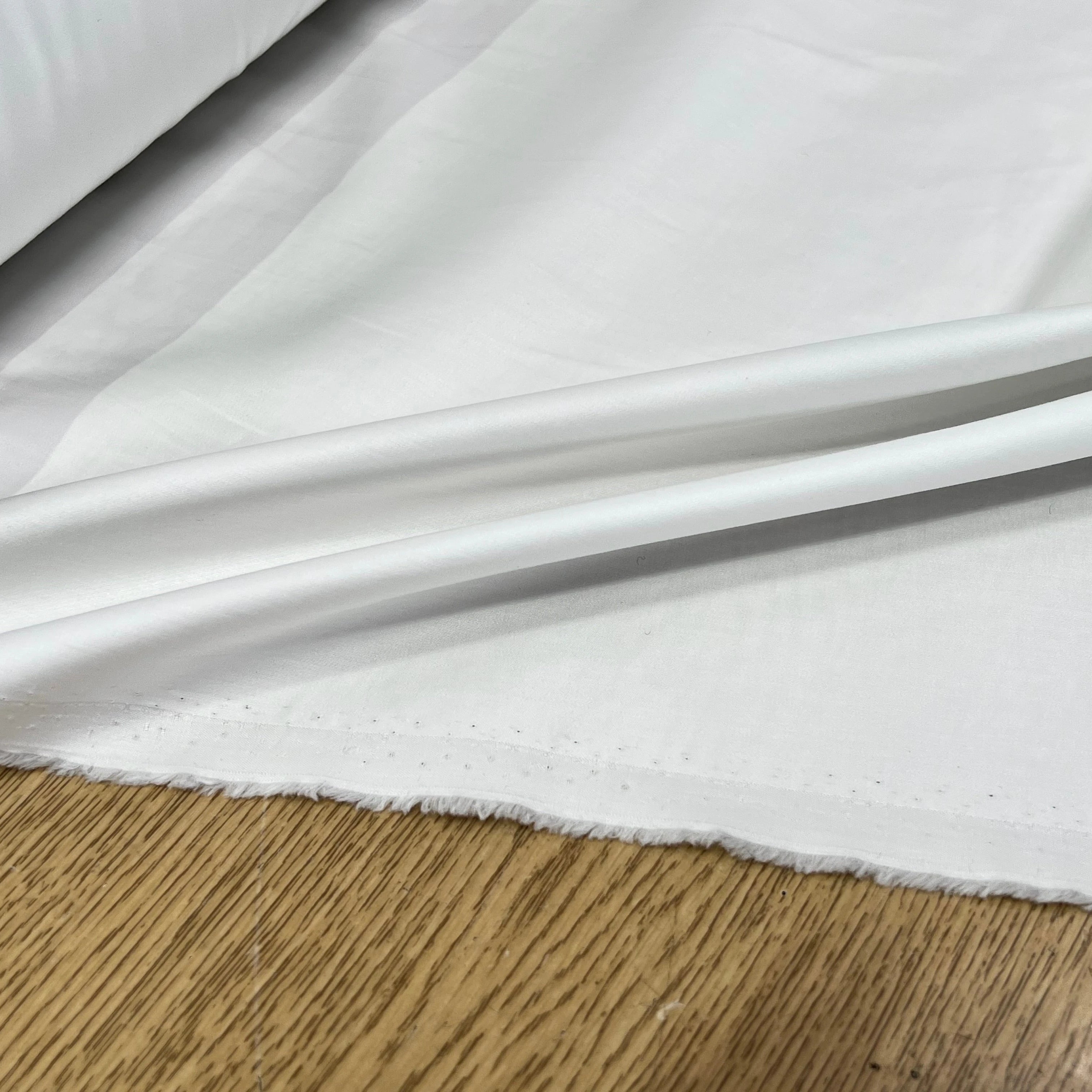 POPELINE DE COTON LISSE LÉGÈREMENT SATINÉ BLANCHE 140CM - My Little Coupon