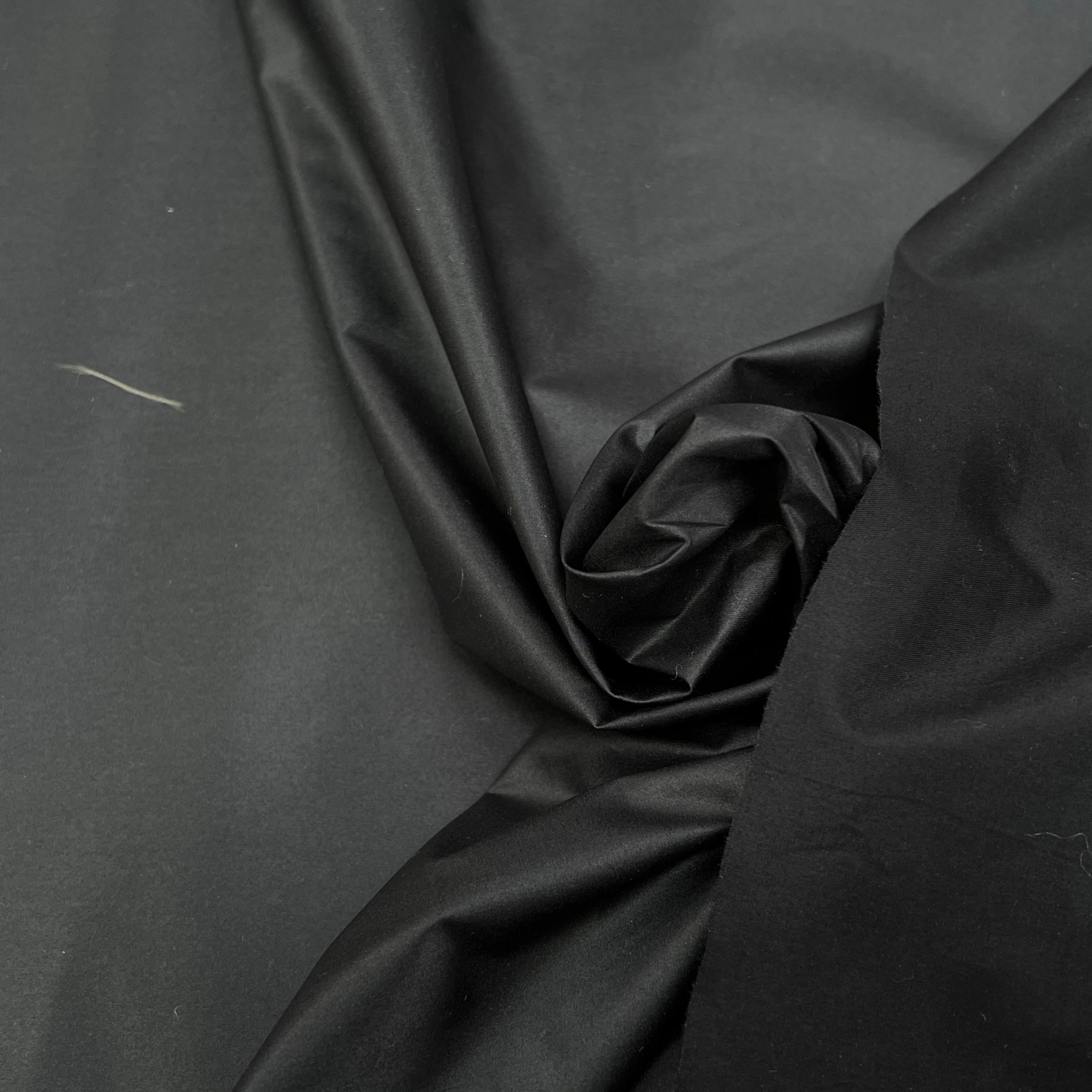 POPELINE DE COTON LISSE LÉGÈREMENT SATINÉ DOUBLE FACE NOIR 100% COTON - My Little Coupon