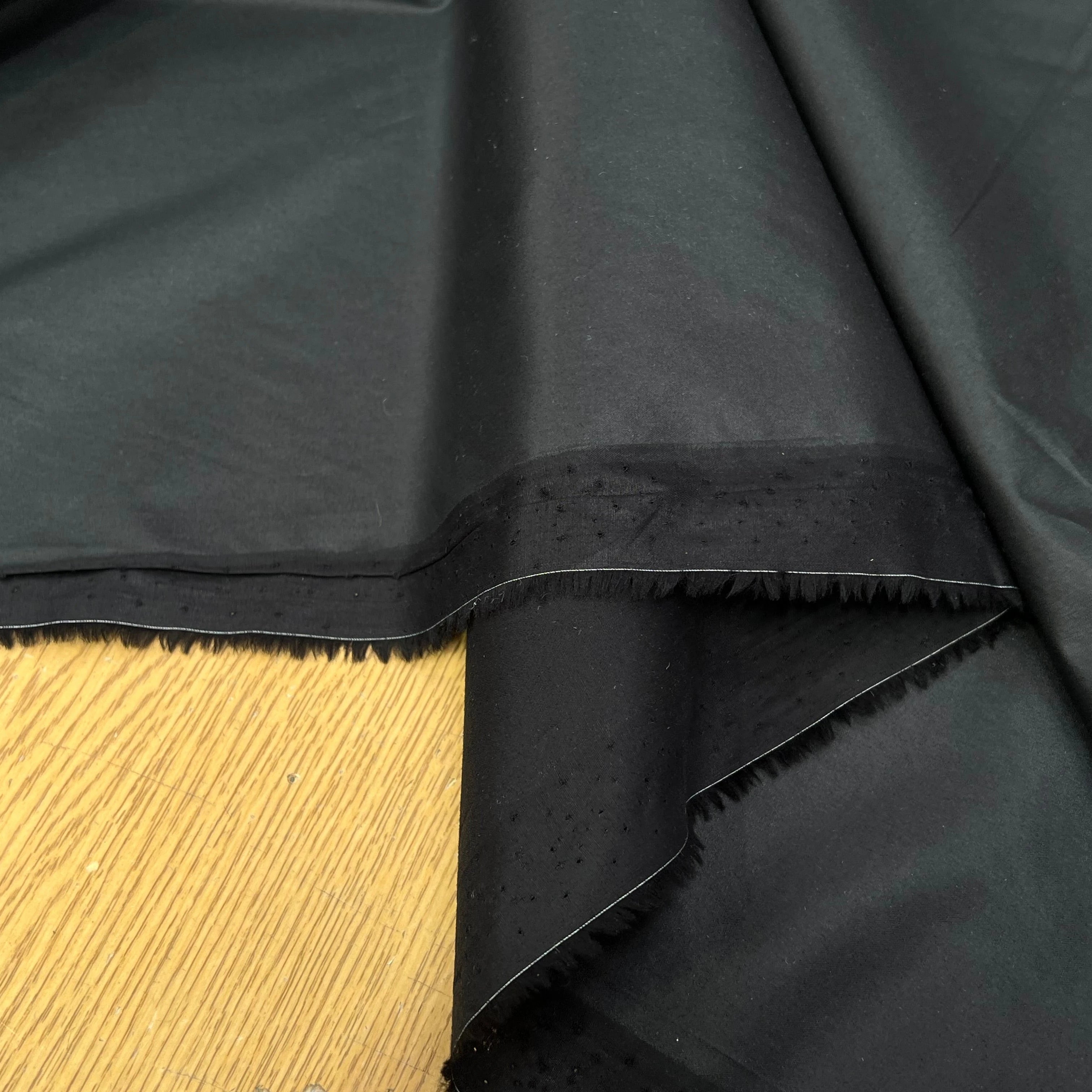 POPELINE DE COTON LISSE LÉGÈREMENT SATINÉ DOUBLE FACE NOIR 100% COTON - My Little Coupon