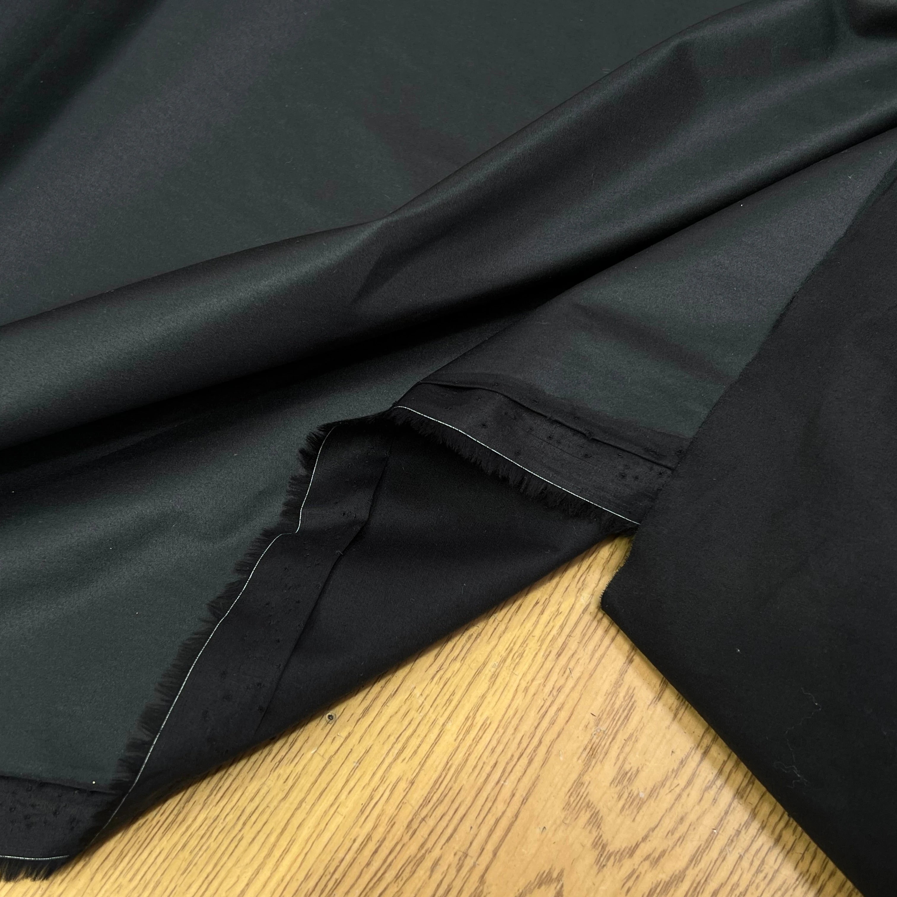 POPELINE DE COTON LISSE LÉGÈREMENT SATINÉ DOUBLE FACE NOIR 100% COTON - My Little Coupon