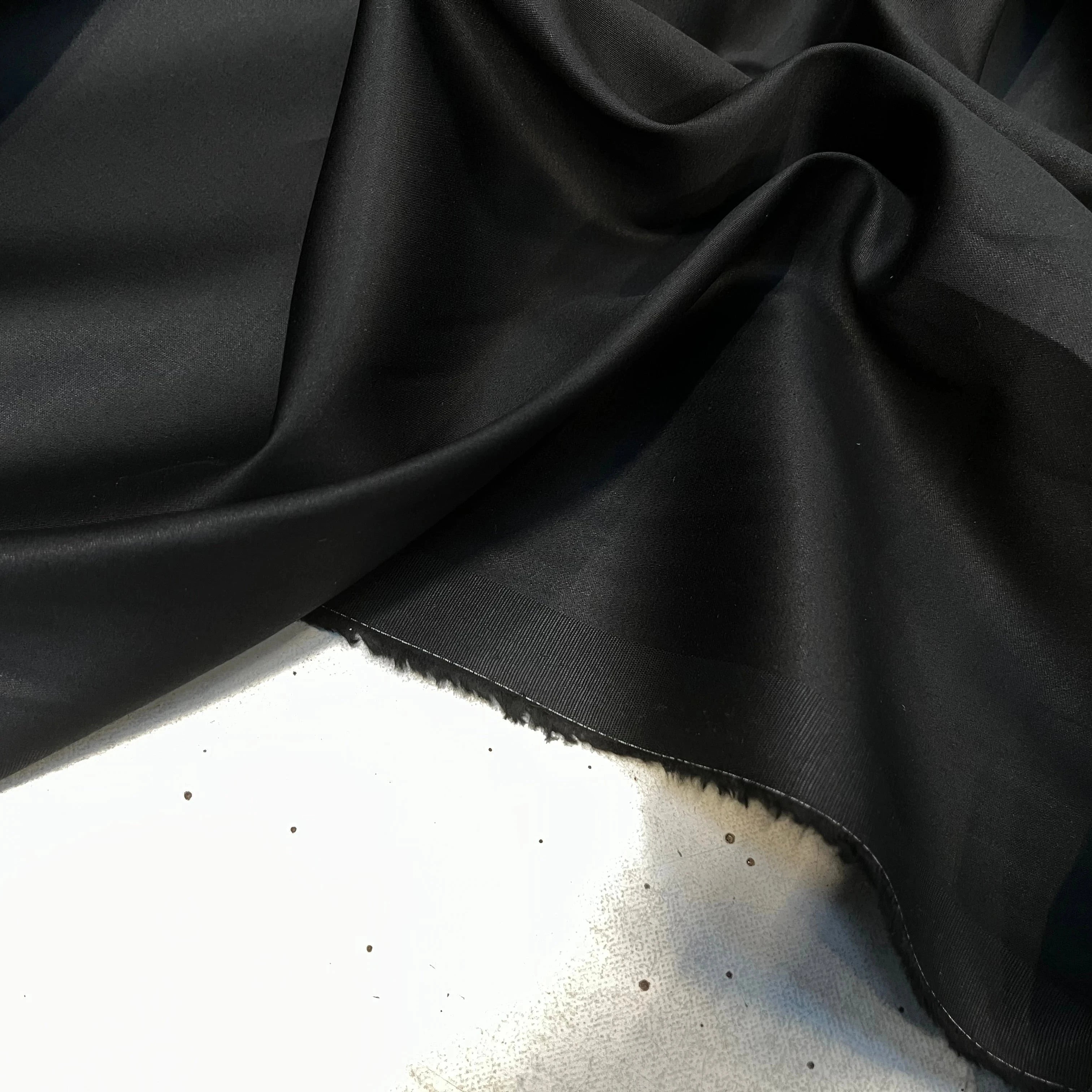 POPELINE DE COTON LISSE NOIR 152CM - My Little Coupon