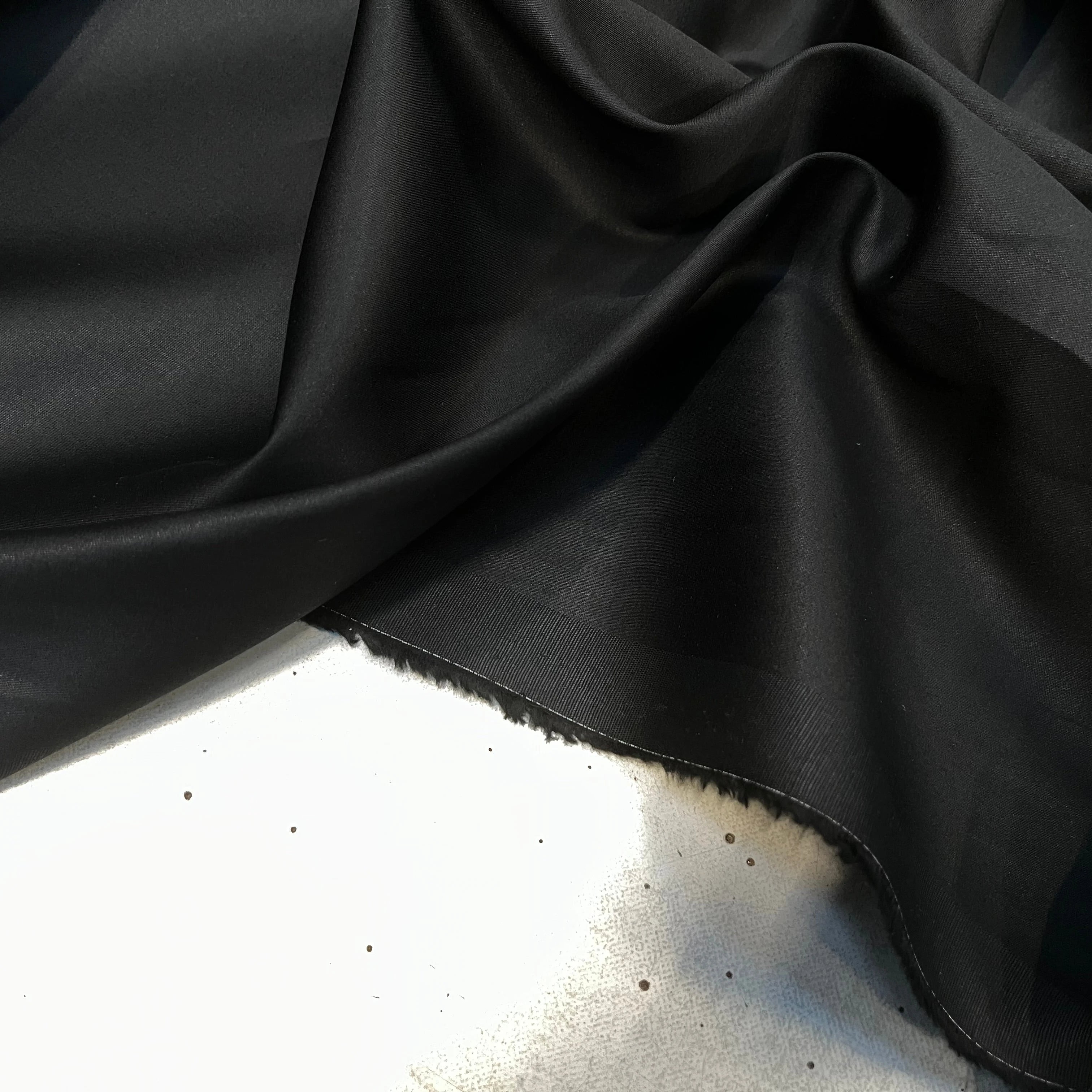 POPELINE DE COTON LISSE NOIR 152CM - My Little Coupon