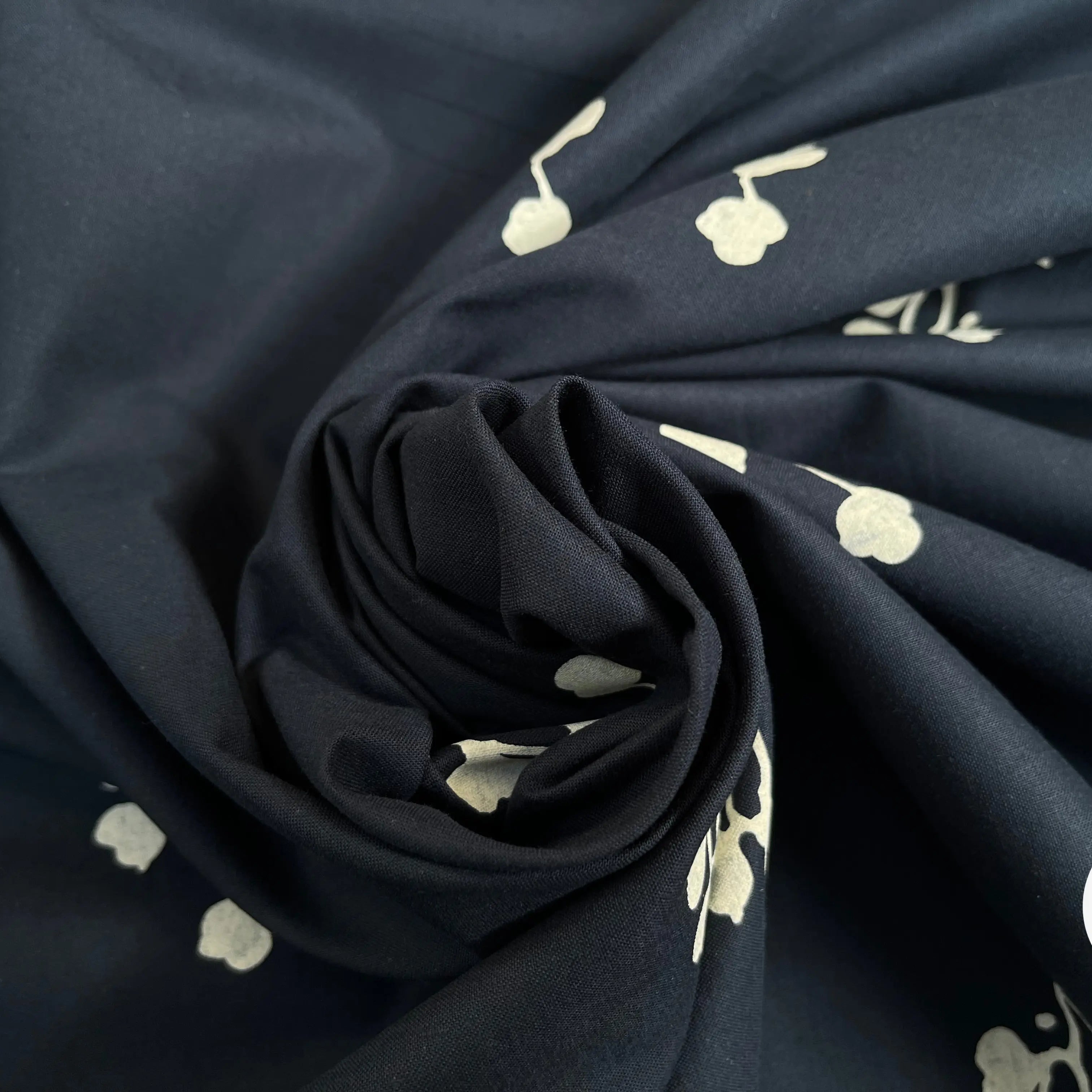 POPELINE DE COTON MARINE IMPRIMÉE ROSACES - My Little Coupon