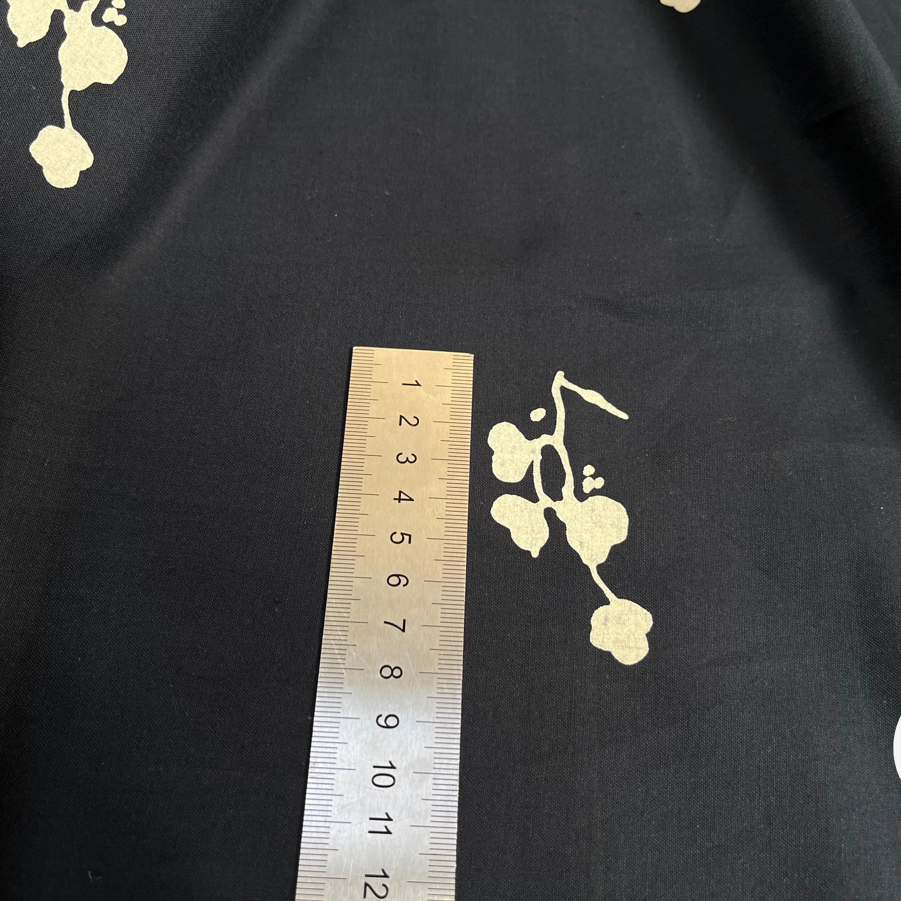 POPELINE DE COTON MARINE IMPRIMÉE ROSACES - My Little Coupon