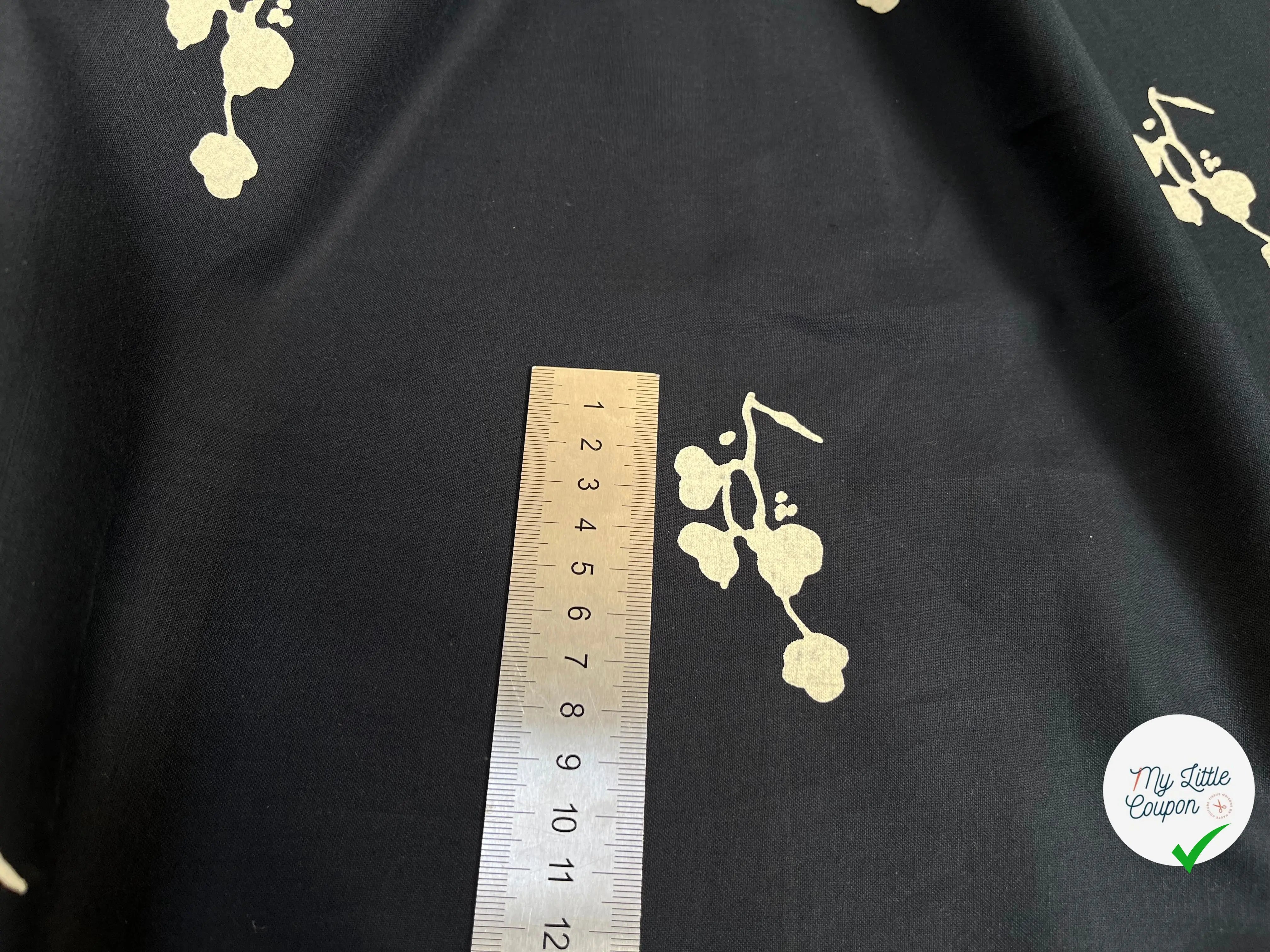 POPELINE DE COTON MARINE IMPRIMÉE ROSACES - My Little Coupon