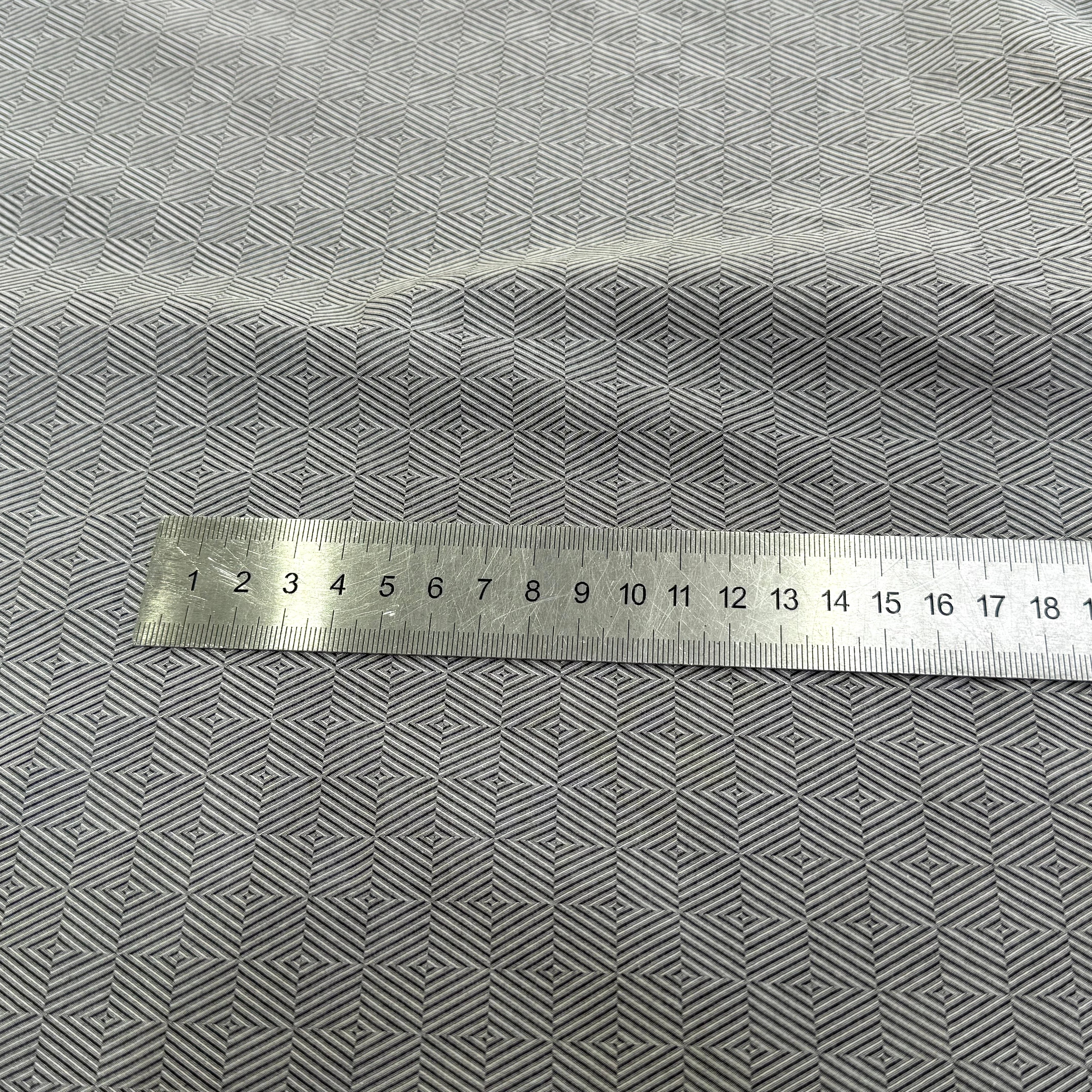POPELINE DE COTON MOTIFS GÉOMETRIQUES GRIS - My Little Coupon