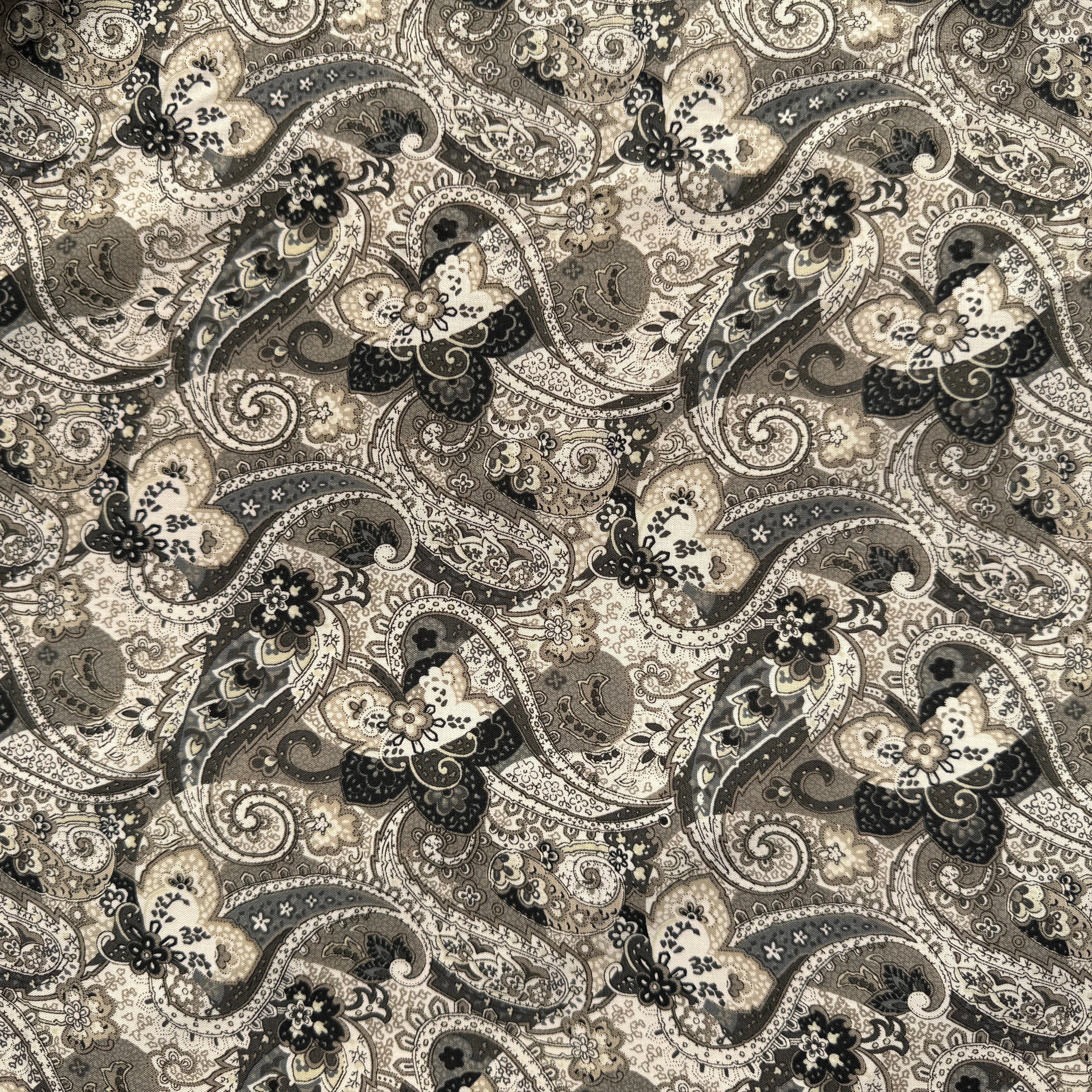 POPELINE DE COTON MOTIFS PAISLEY TENDANCE GRIS - My Little Coupon