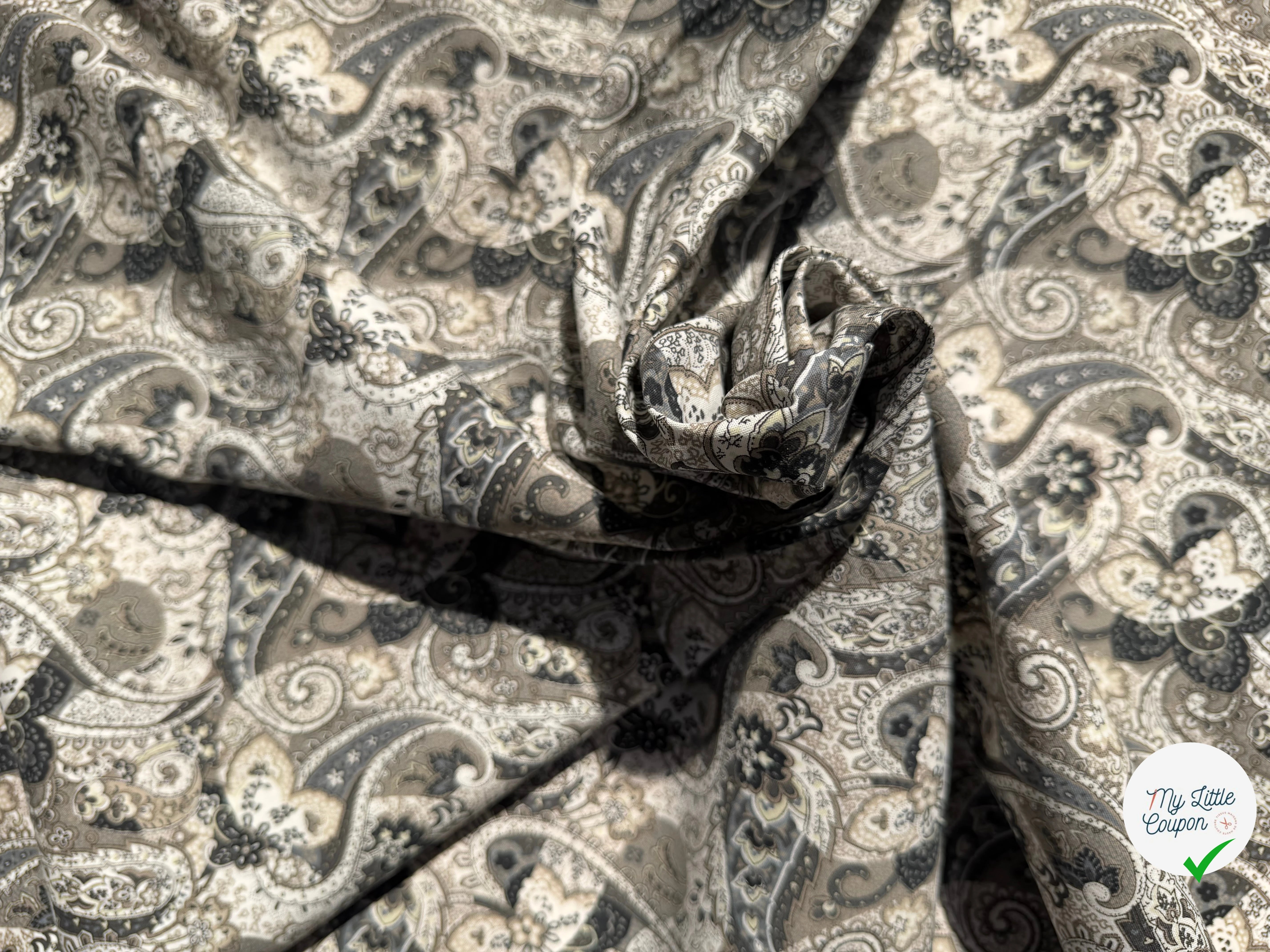 POPELINE DE COTON MOTIFS PAISLEY TENDANCE GRIS - My Little Coupon