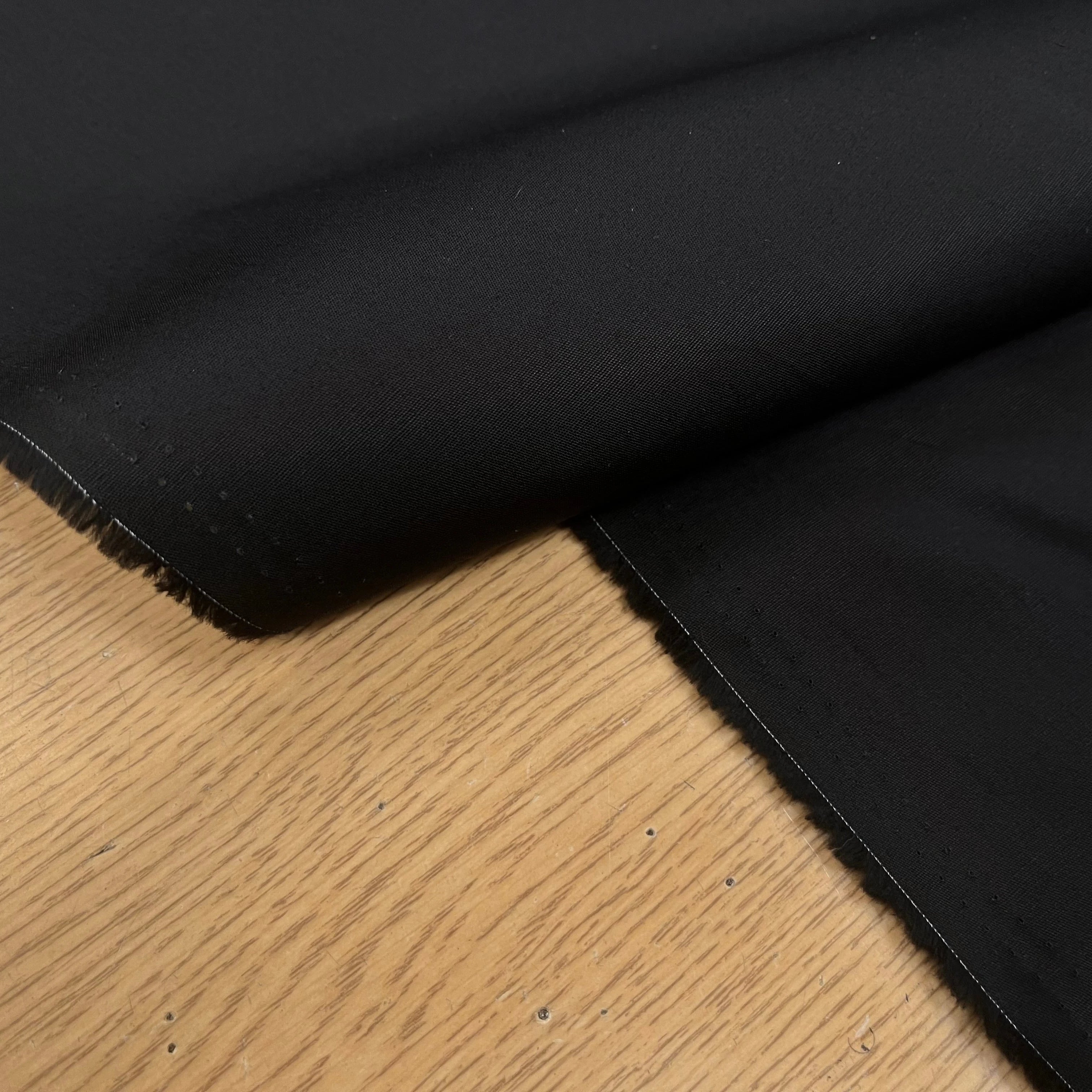 POPELINE DE COTON NOIR CRAQUANTE 145CM 100% COTON - My Little Coupon