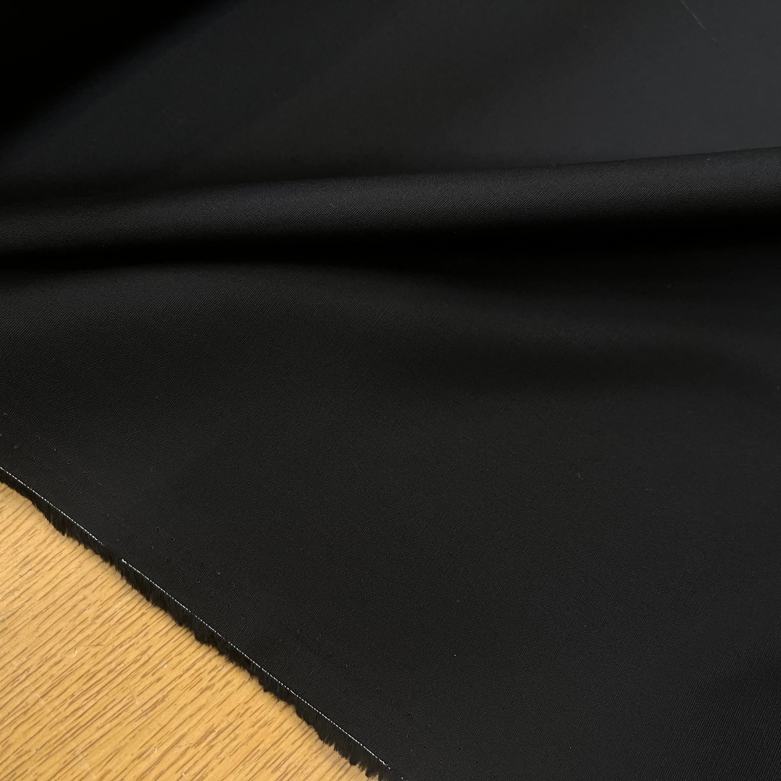 POPELINE DE COTON NOIR CRAQUANTE 145CM 100% COTON - My Little Coupon