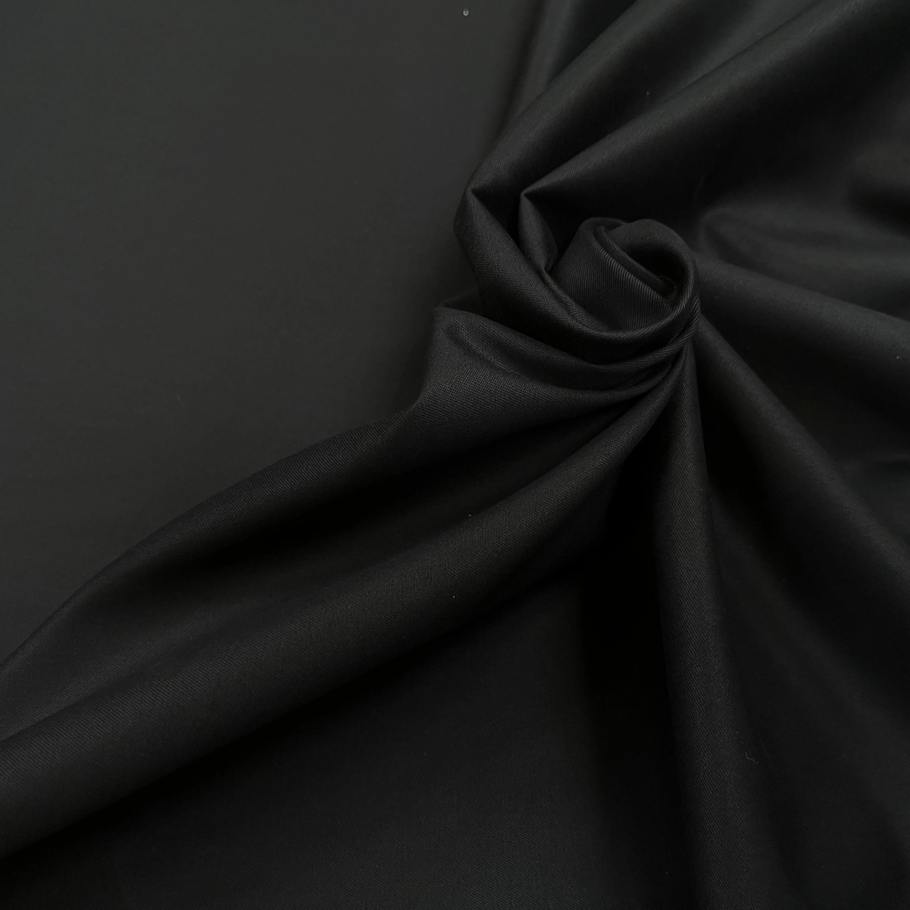 POPELINE DE COTON NOIR LEGEREMENT SATINÉ 150CM 100% COTON - My Little Coupon