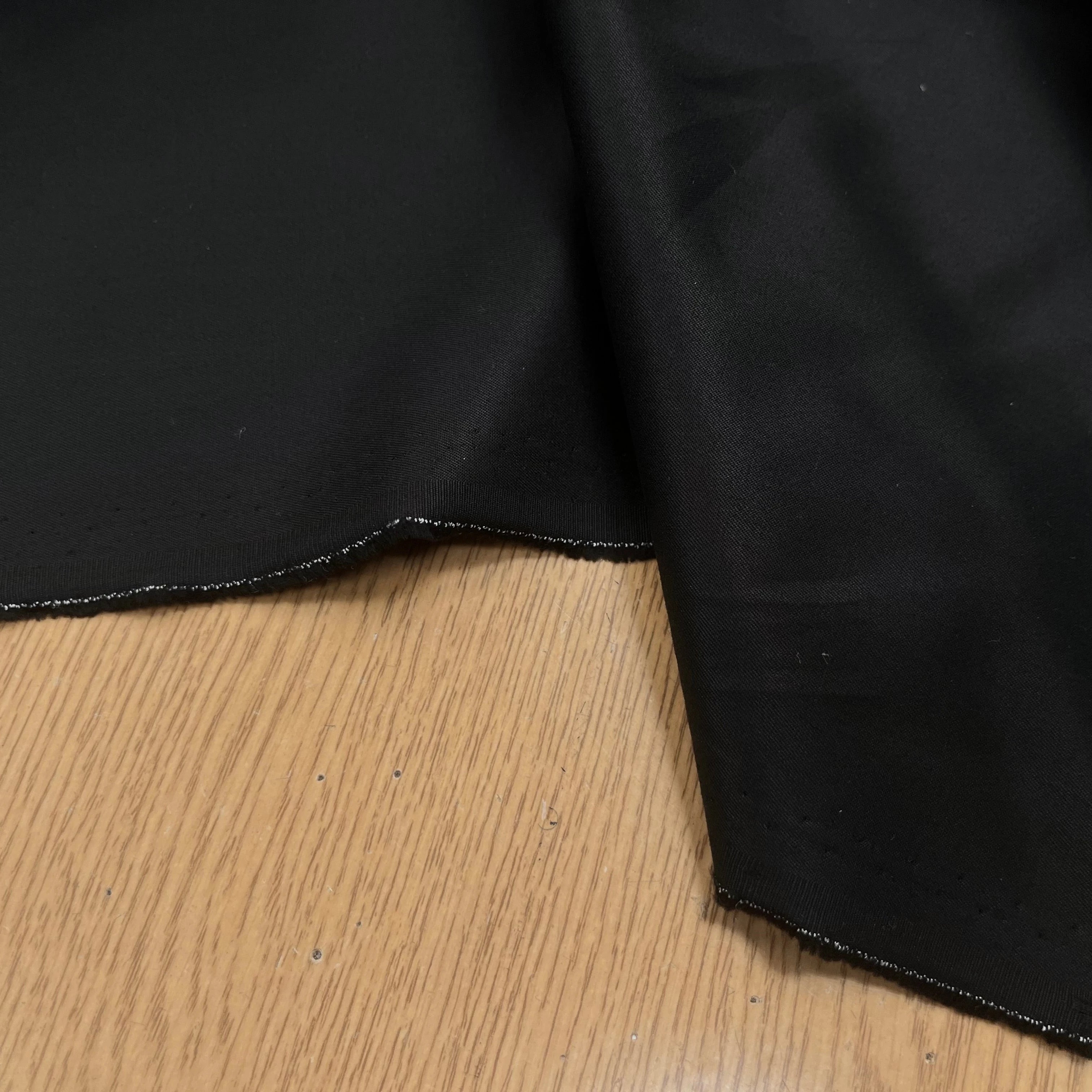 POPELINE DE COTON NOIR LEGEREMENT SATINÉ 150CM 100% COTON - My Little Coupon