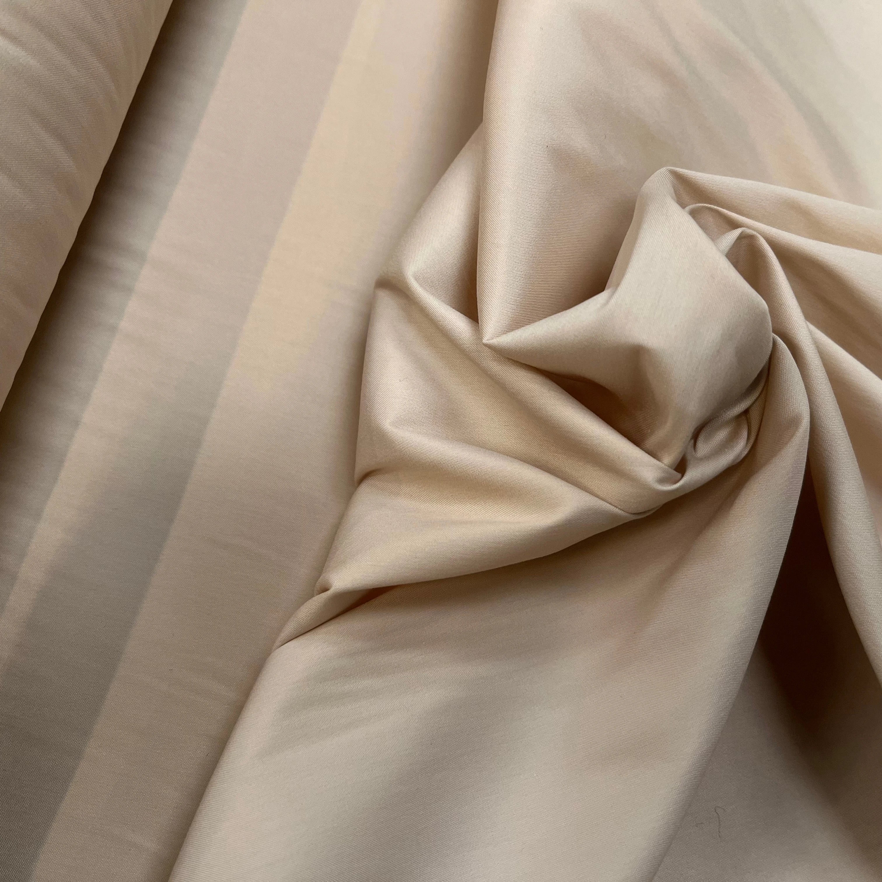 POPELINE DE COTON QUALITÉ COUTURE LEGÈREMENT SATINÉE LIGHT SAND - My Little Coupon