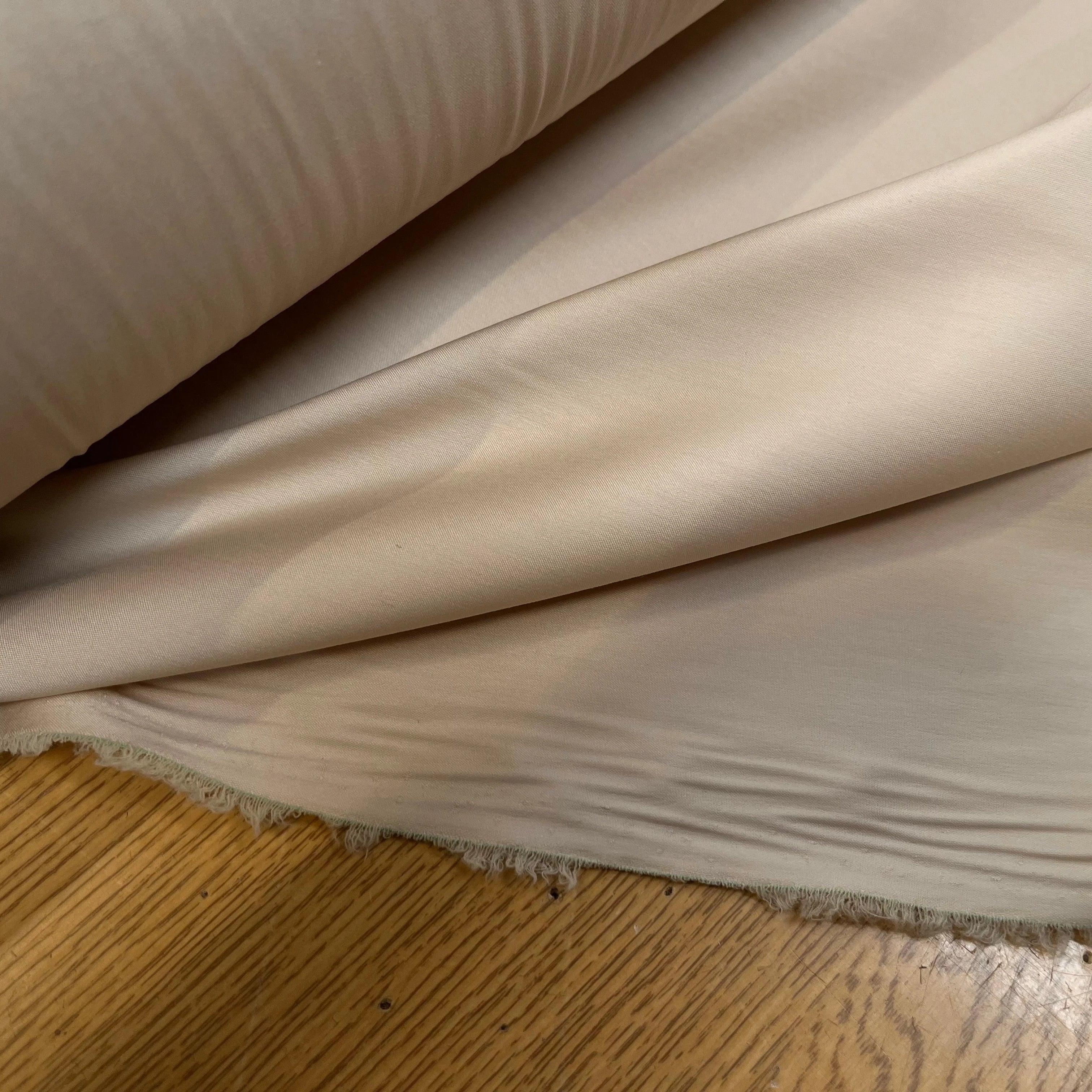 POPELINE DE COTON QUALITÉ COUTURE LEGÈREMENT SATINÉE LIGHT SAND - My Little Coupon