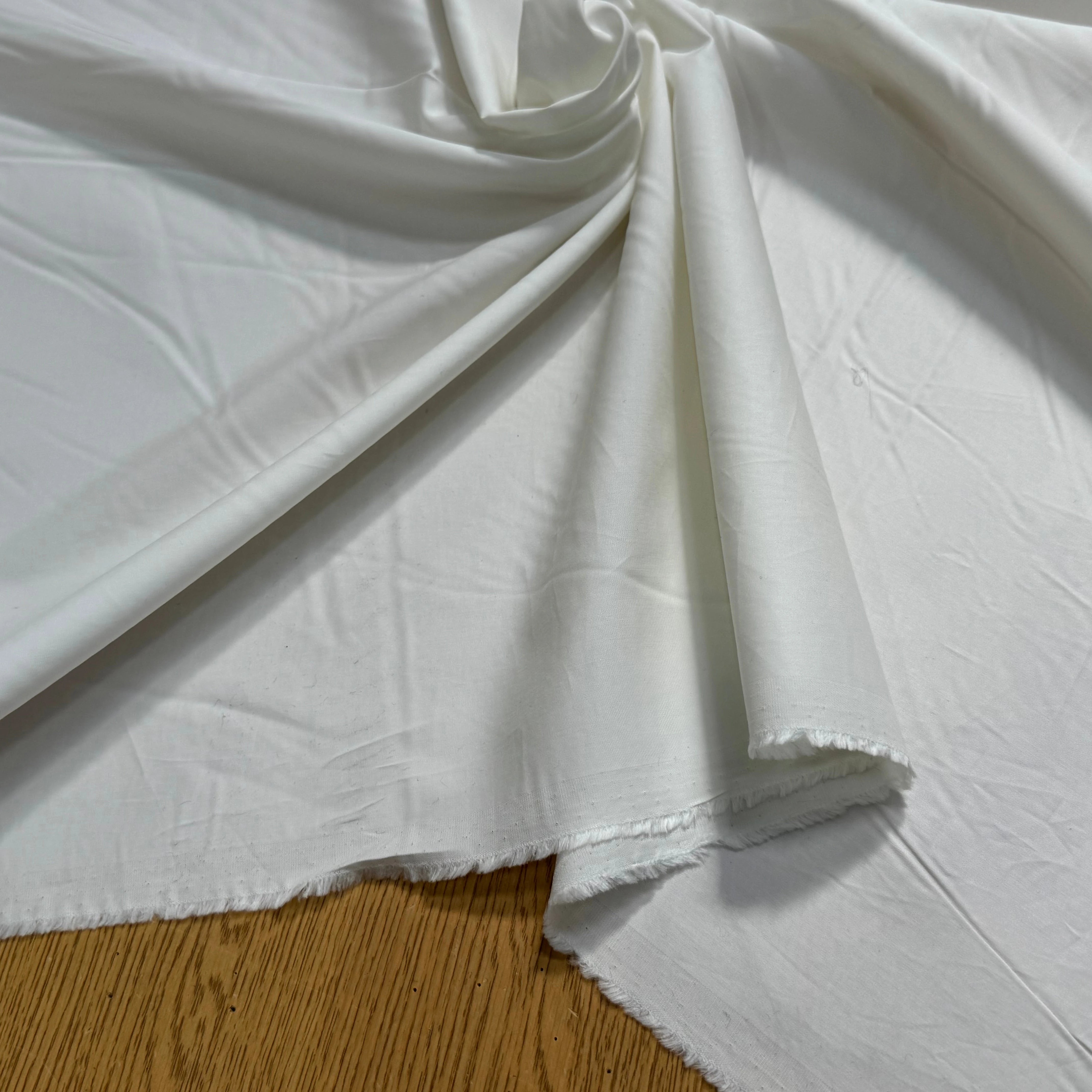 POPELINE DE COTON SATINÉE BLANC CASSÉ STRETCH QUALITÉ COUTURE TOUCHER DOUX - My Little Coupon