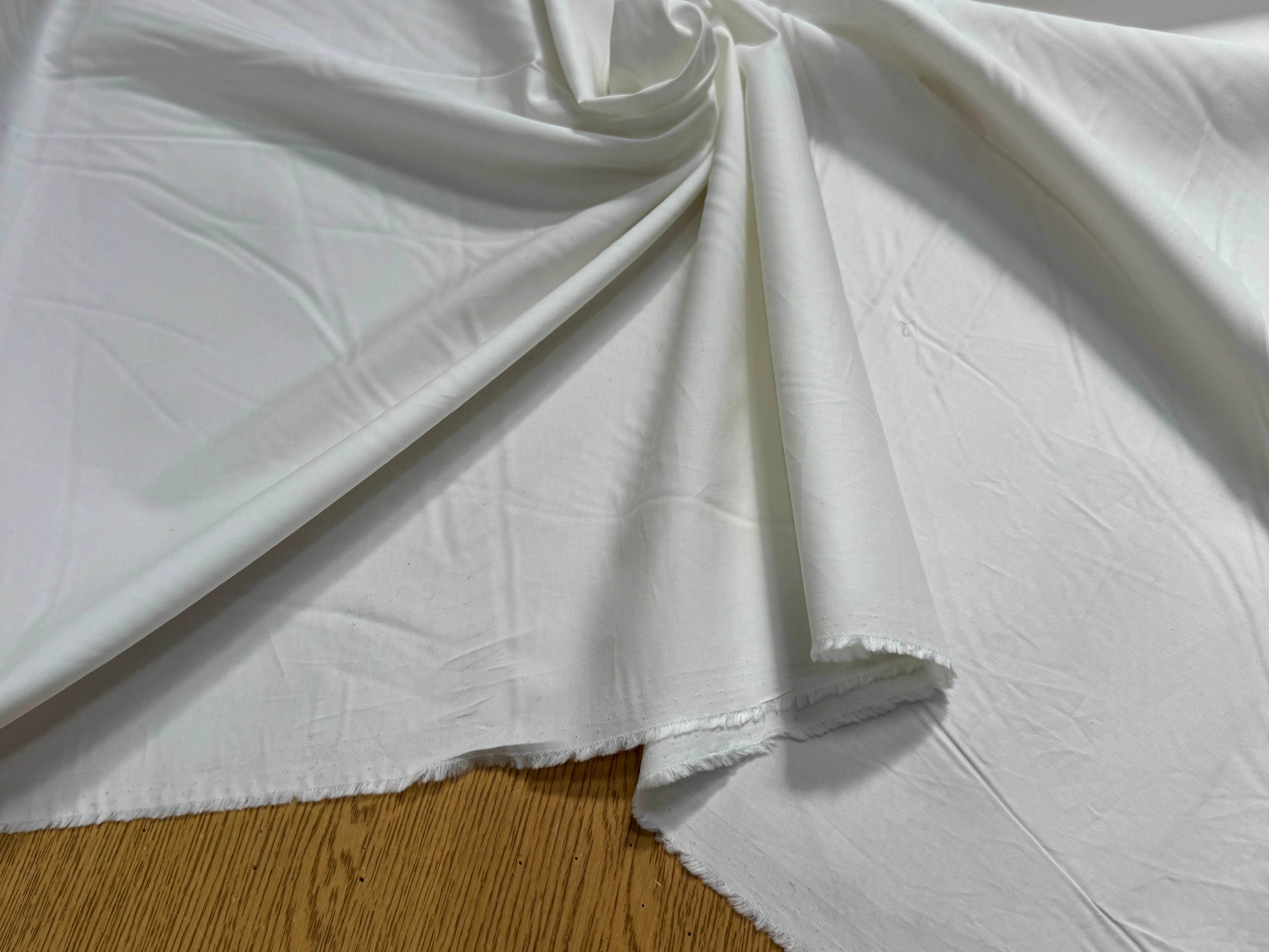 POPELINE DE COTON SATINÉE BLANC CASSÉ STRETCH QUALITÉ COUTURE TOUCHER DOUX - My Little Coupon