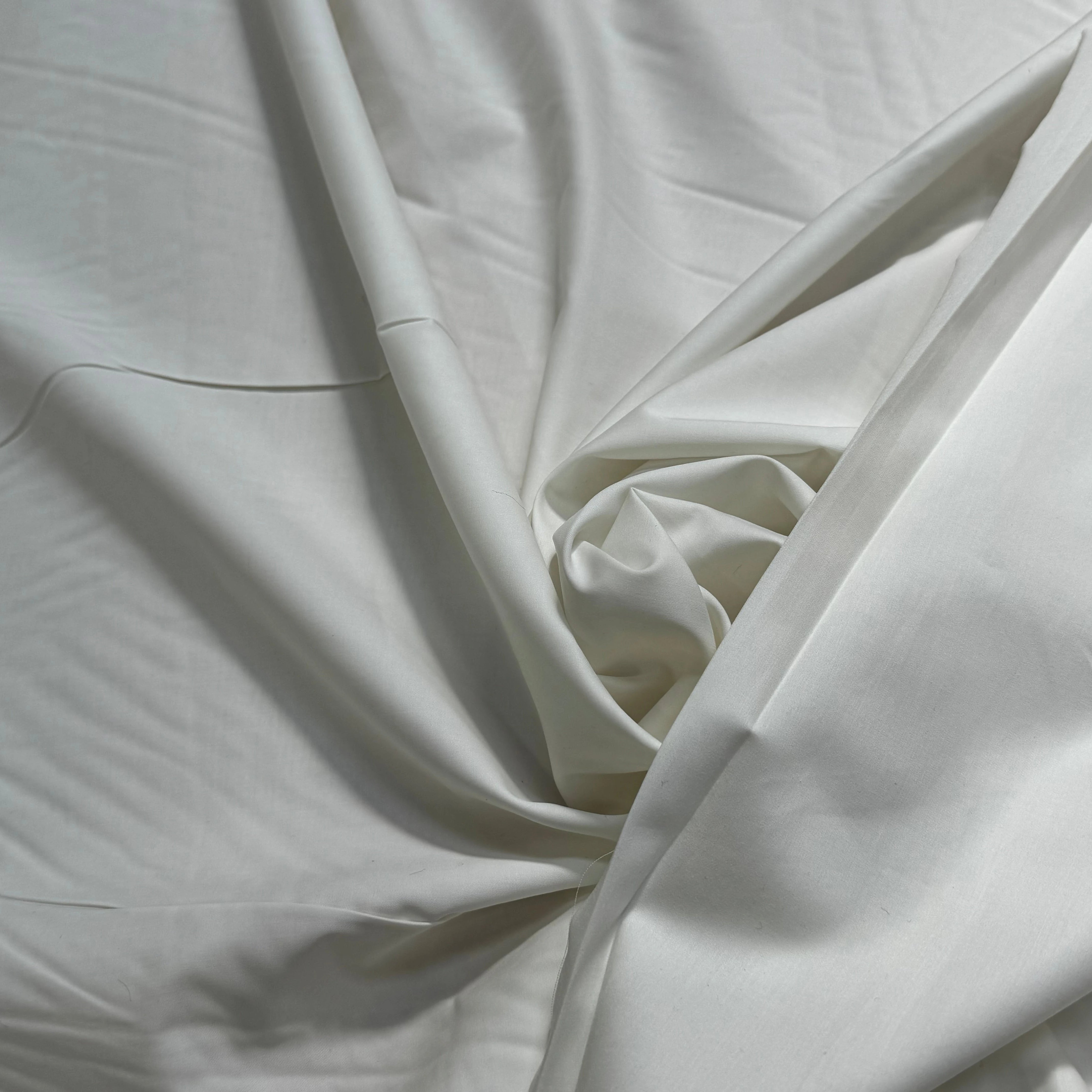 POPELINE DE COTON SATINÉE BLANC CASSÉ STRETCH QUALITÉ COUTURE TOUCHER DOUX - My Little Coupon