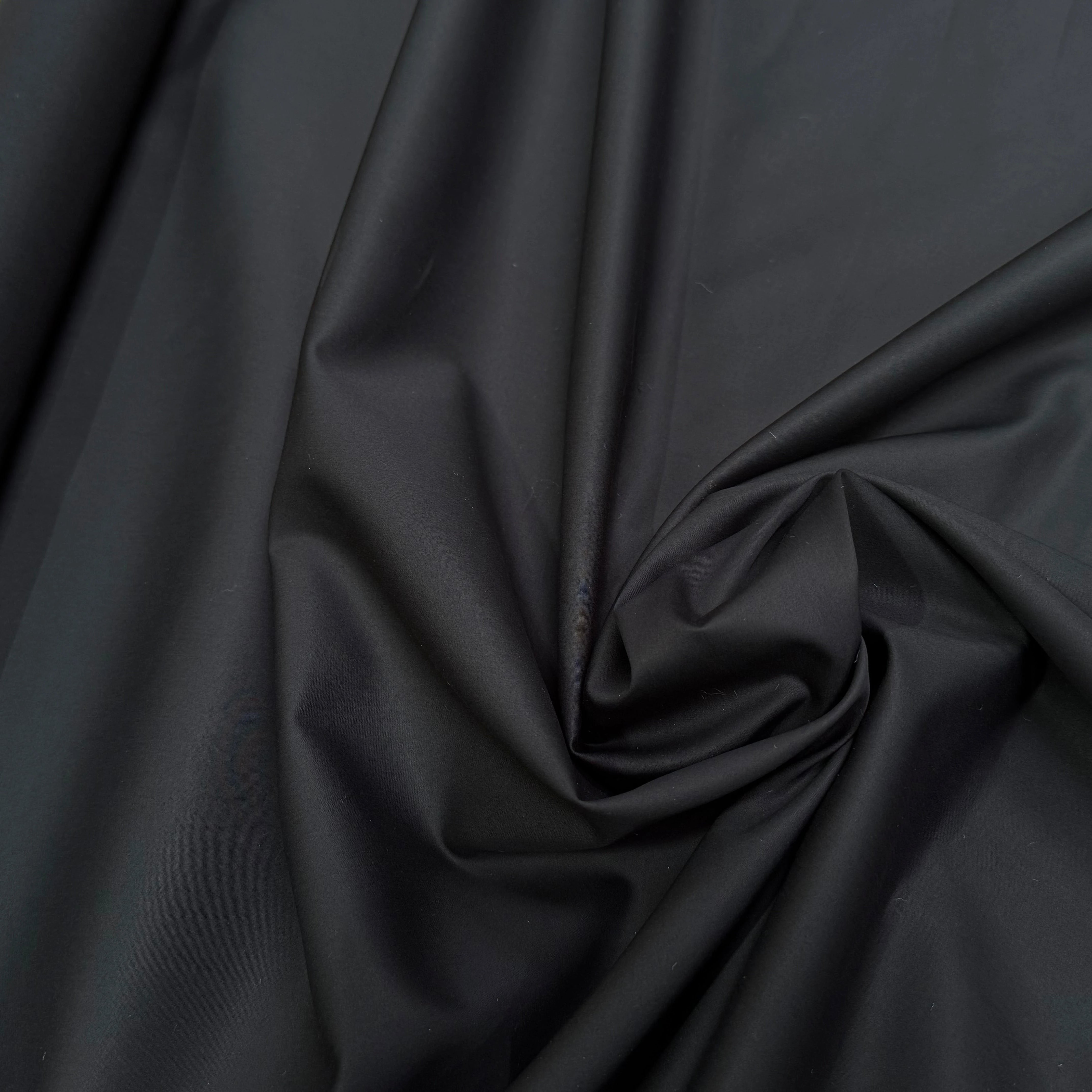 POPELINE DE COTON SATINÉE NOIR QUALITÉ COUTURE 210 - My Little Coupon
