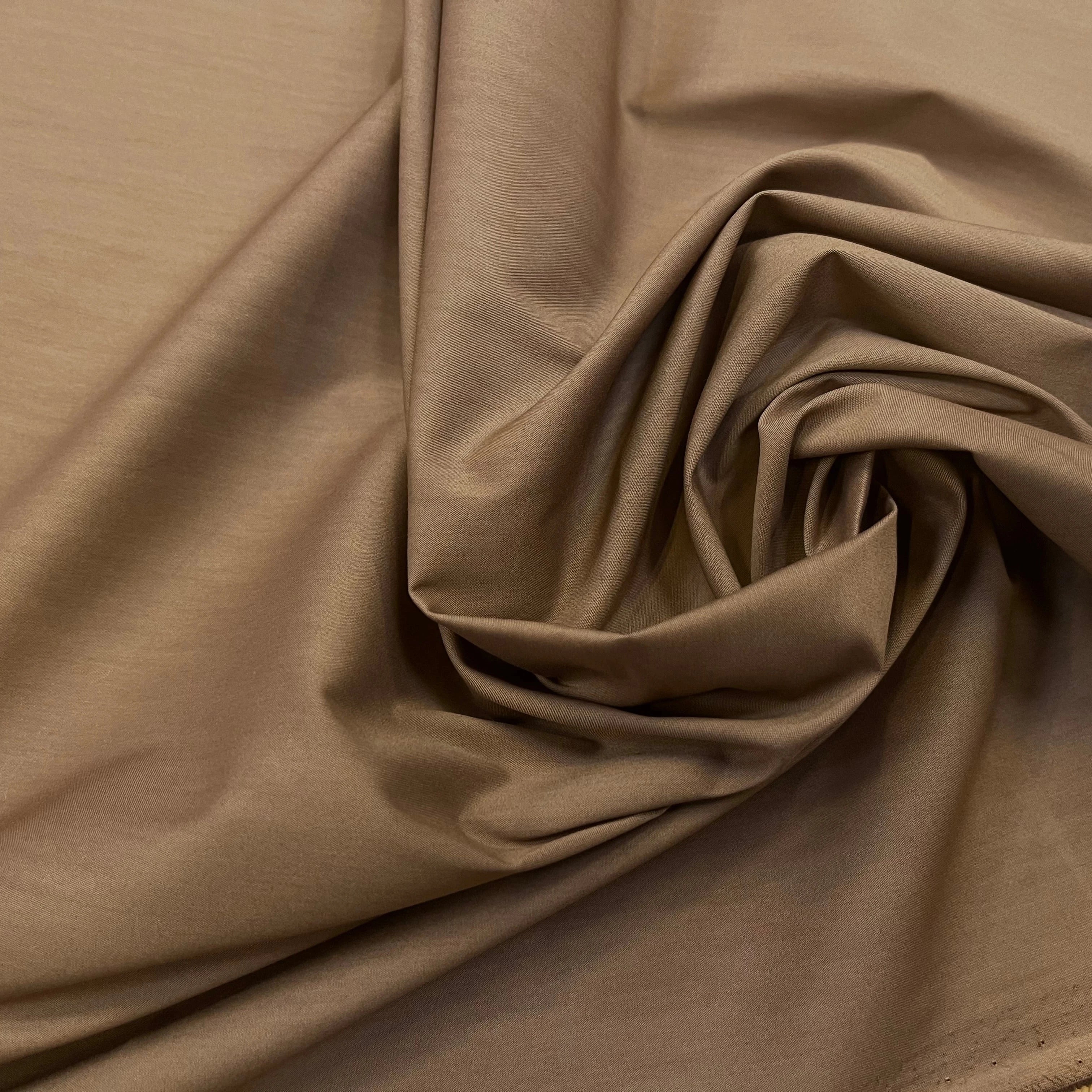 POPELINE DE COTON STRETCH LÈGEREMENT SATINÉE MOCHA 145CM - My Little Coupon