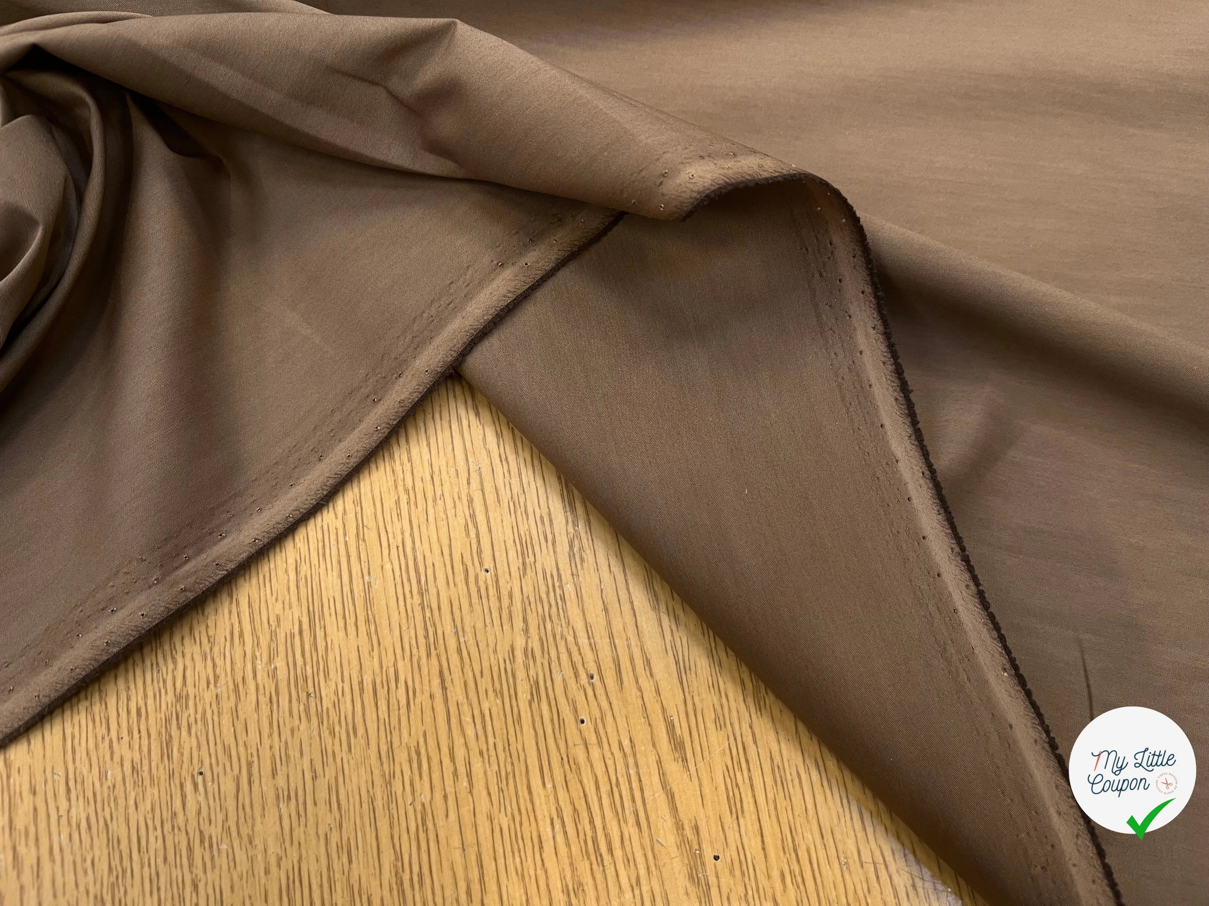 POPELINE DE COTON STRETCH LÈGEREMENT SATINÉE MOCHA 145CM - My Little Coupon