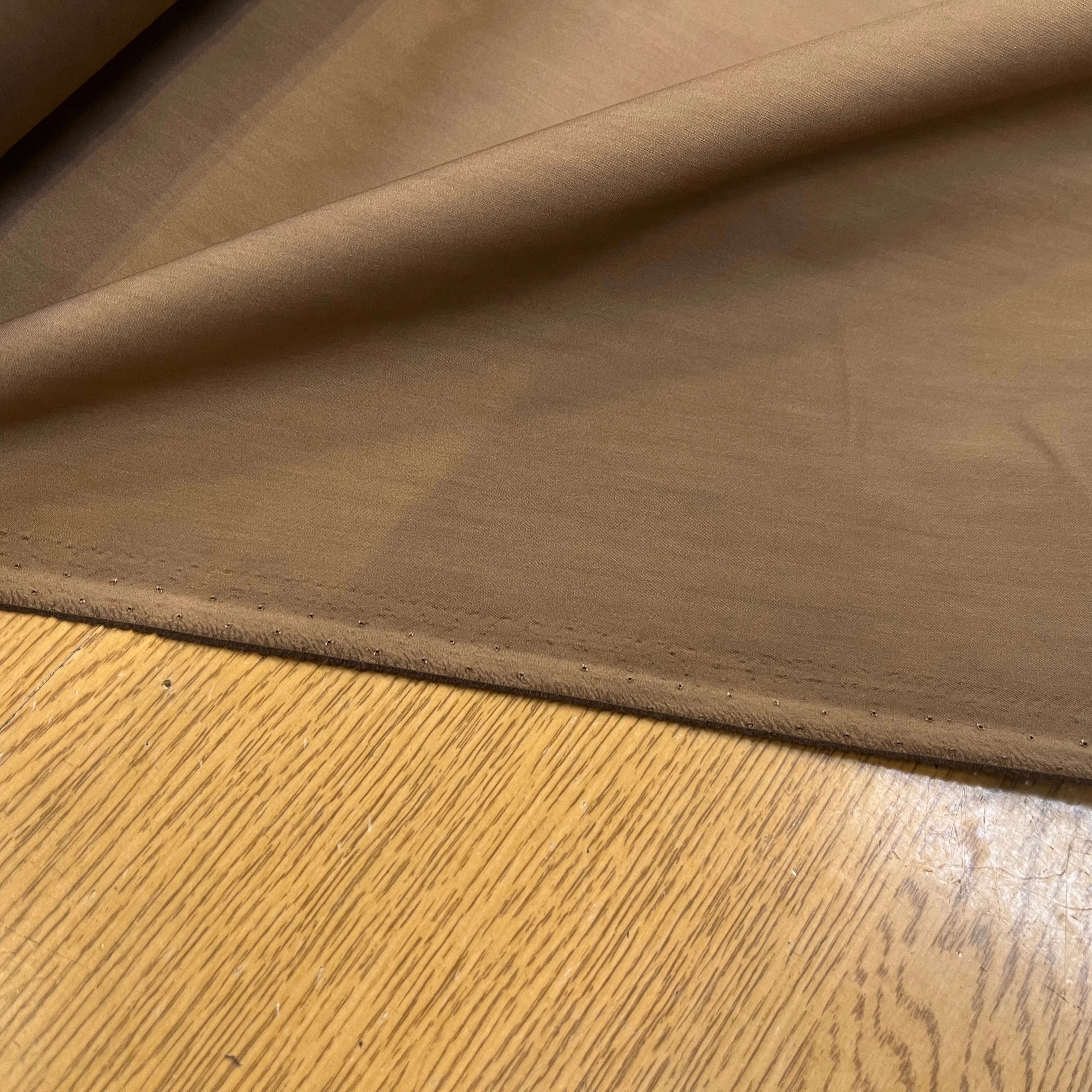 POPELINE DE COTON STRETCH LÈGEREMENT SATINÉE MOCHA 145CM - My Little Coupon