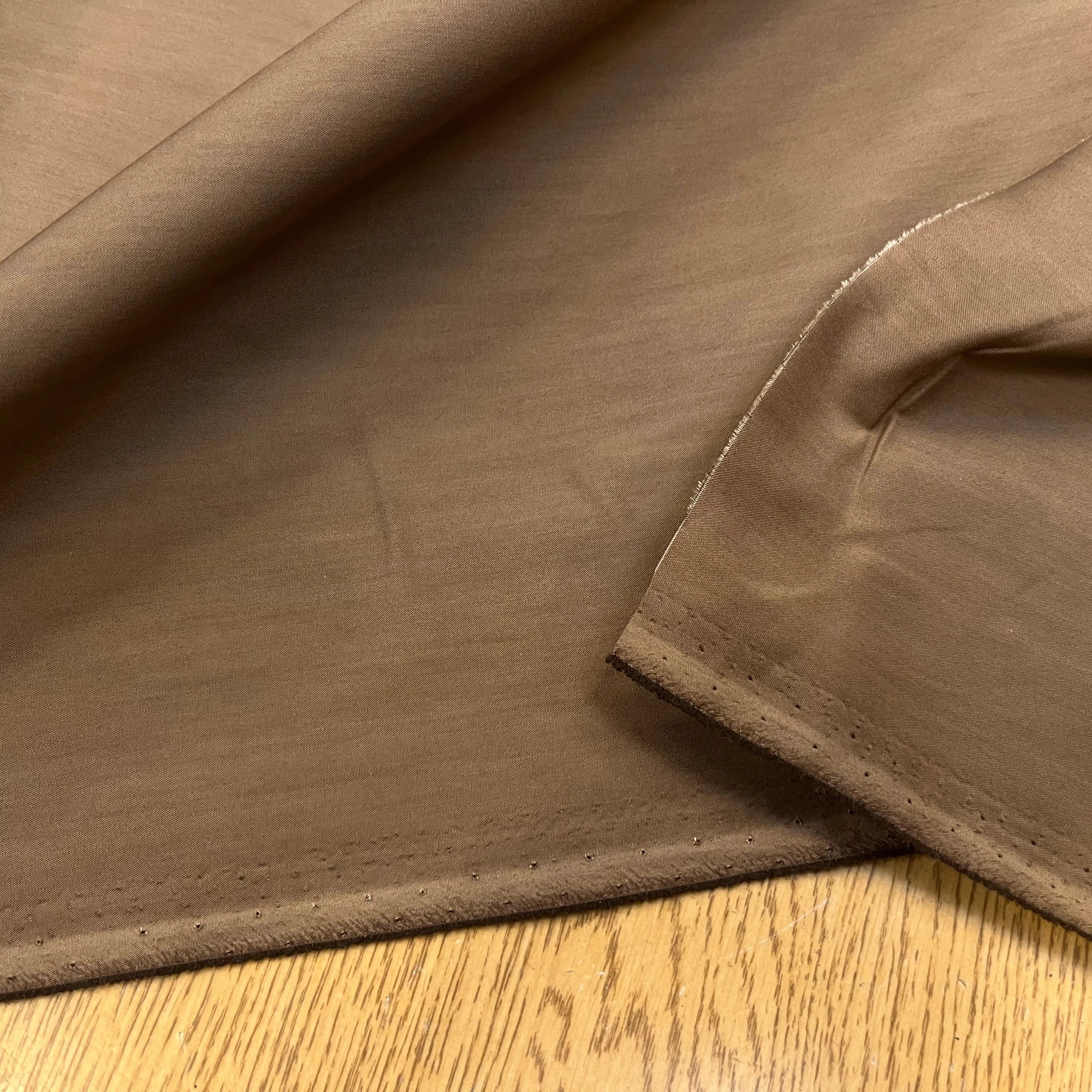 POPELINE DE COTON STRETCH LÈGEREMENT SATINÉE MOCHA 145CM - My Little Coupon