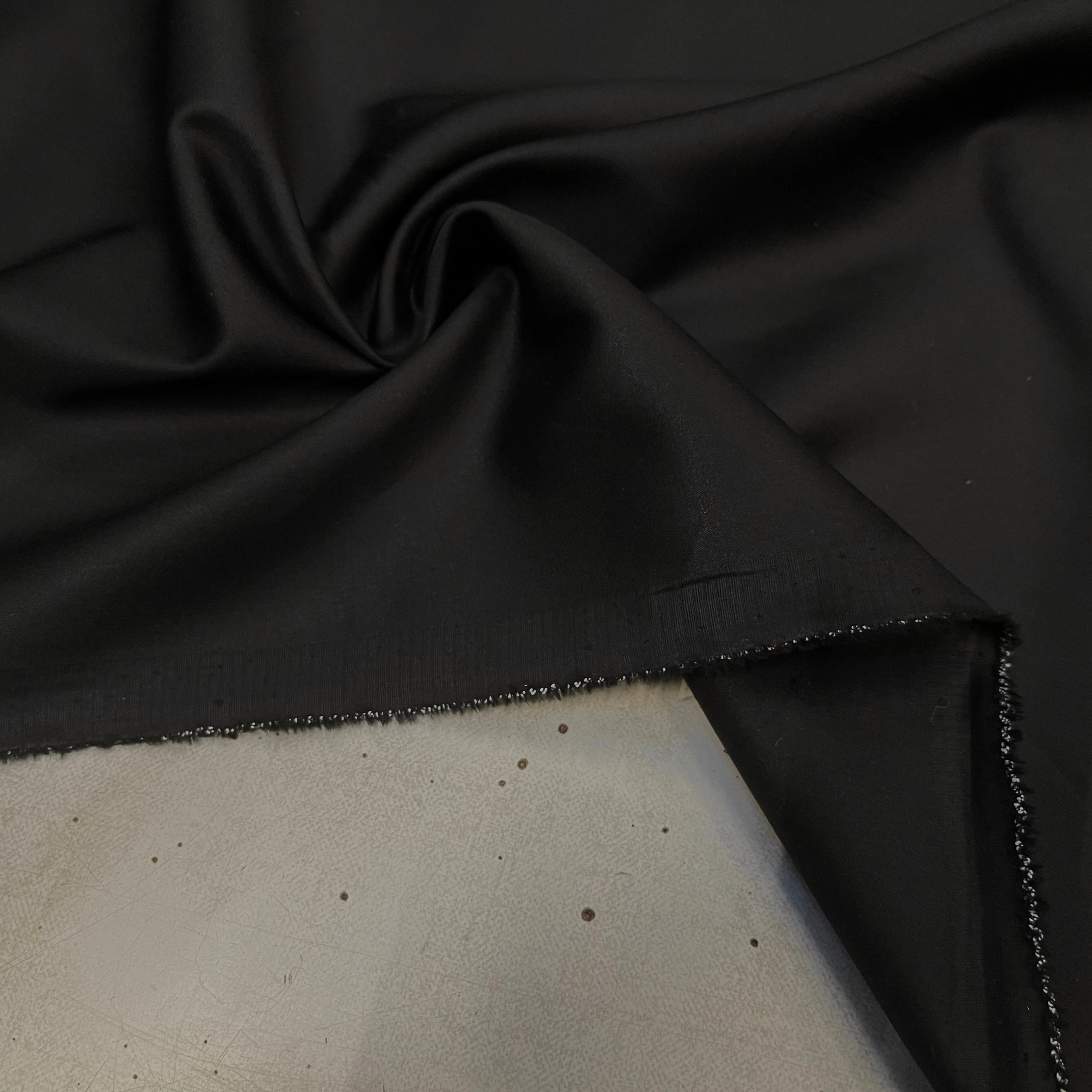 POPELINE DE COTON UNI NOIR FLUIDE SUBLIME 150CM - My Little Coupon