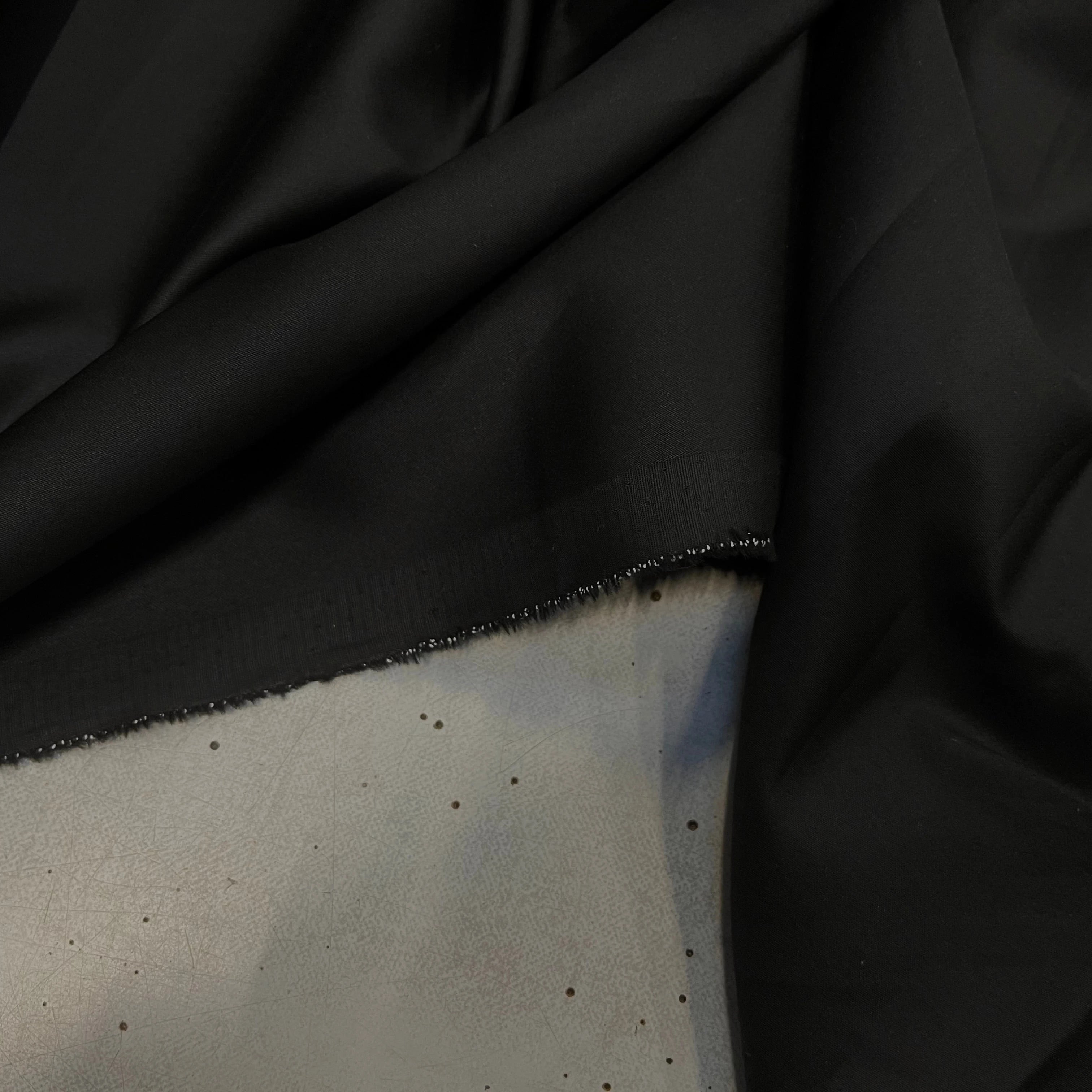 POPELINE DE COTON UNI NOIR FLUIDE SUBLIME 150CM - My Little Coupon