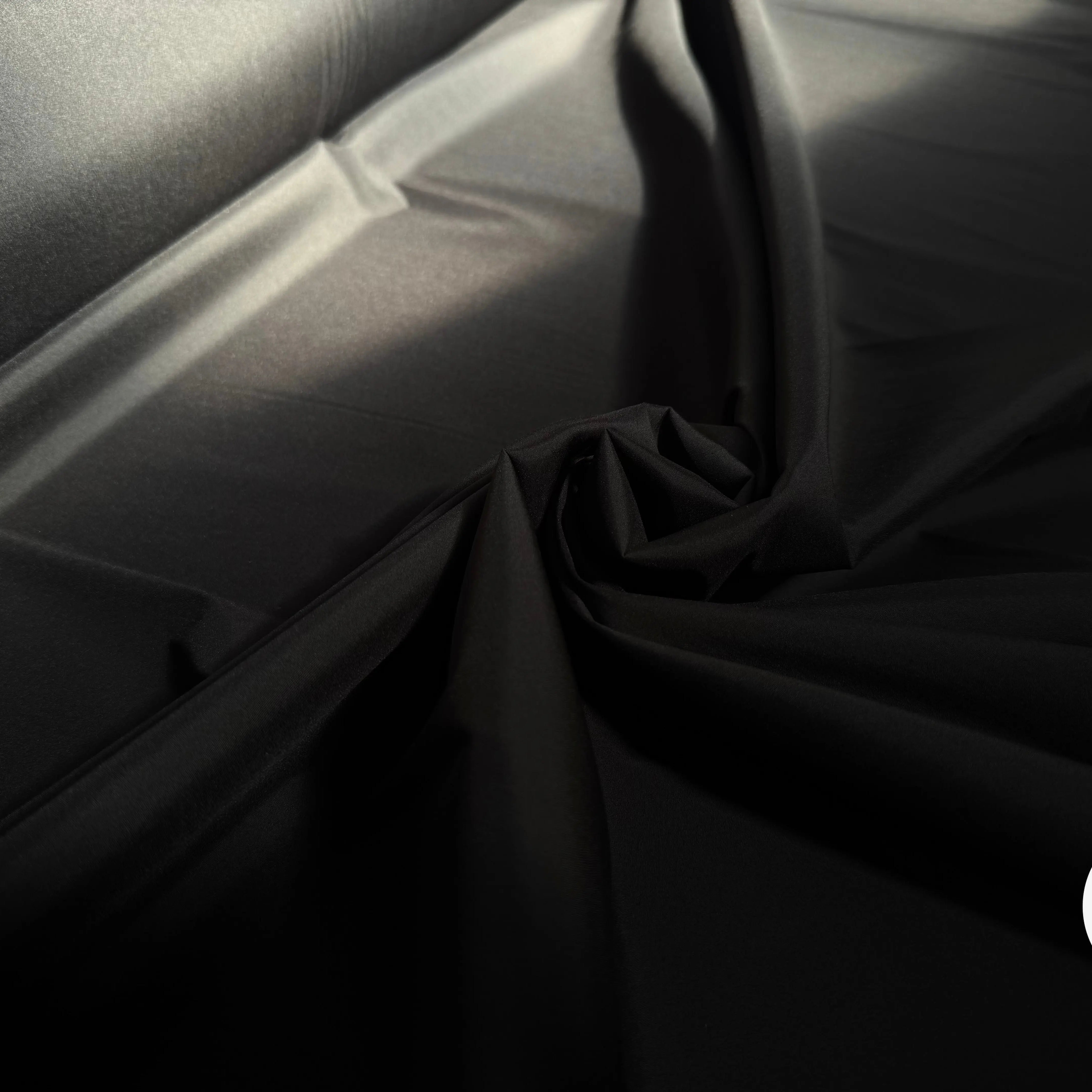 POPELINE DE COTON UNIE NOIR AVEC ELASTHANNE EFFET SATINÉ - My Little Coupon
