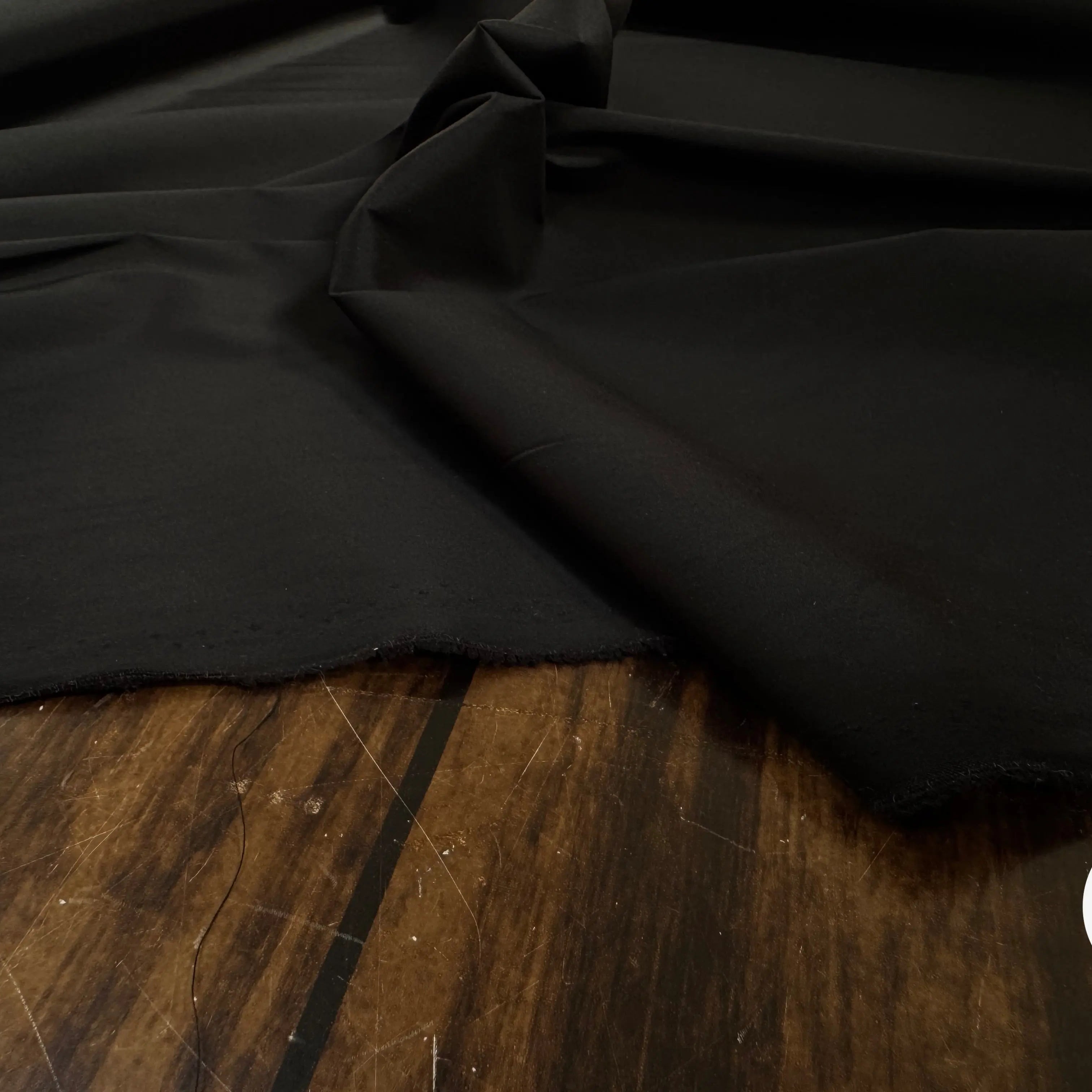 POPELINE DE COTON UNIE NOIR AVEC ELASTHANNE EFFET SATINÉ - My Little Coupon