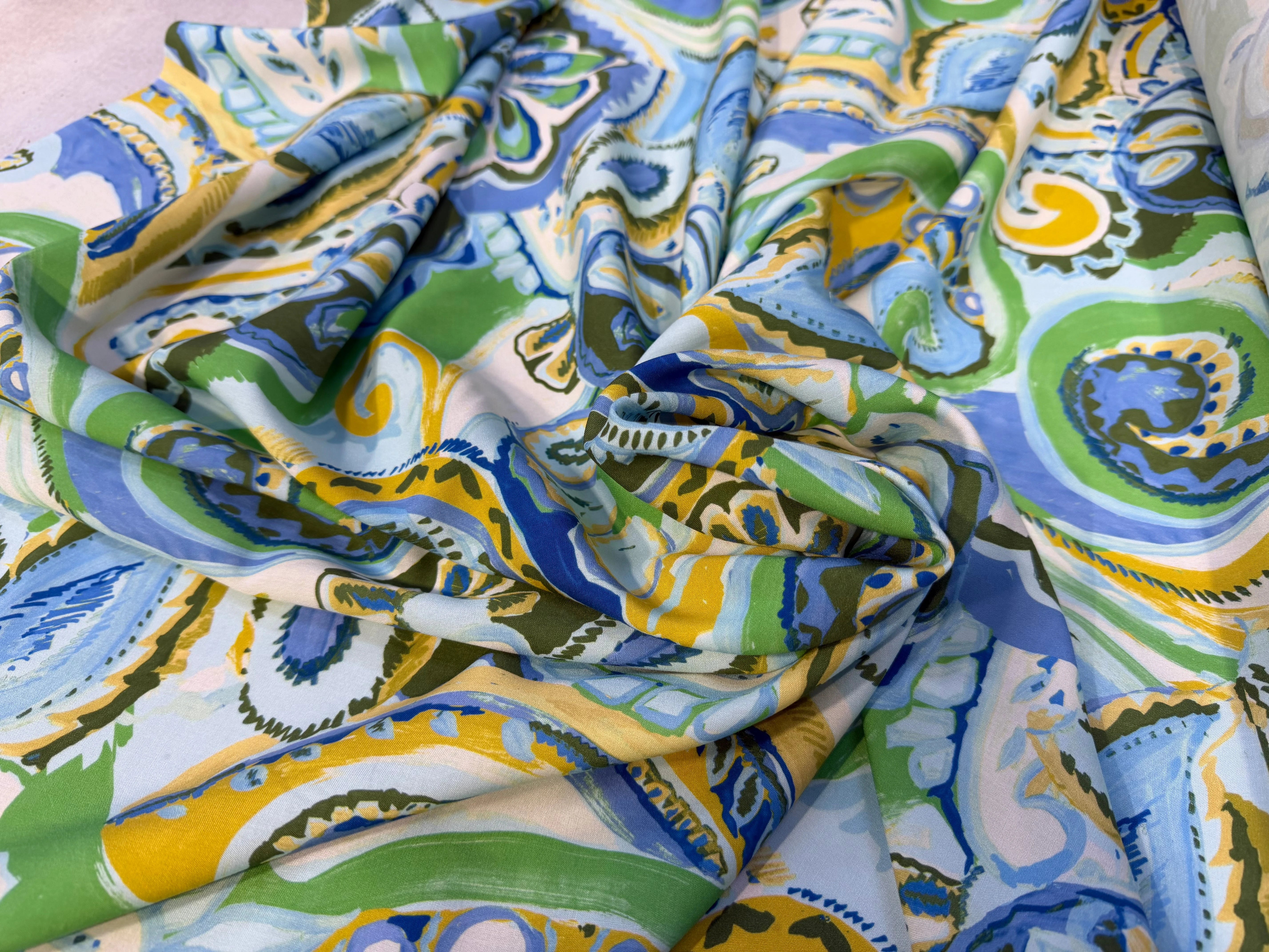 POPELINE DE VISCOSE 100%CV PAISLEY IMPRIMÉ NUMÉRIQUE VERT OLIVE - My Little Coupon