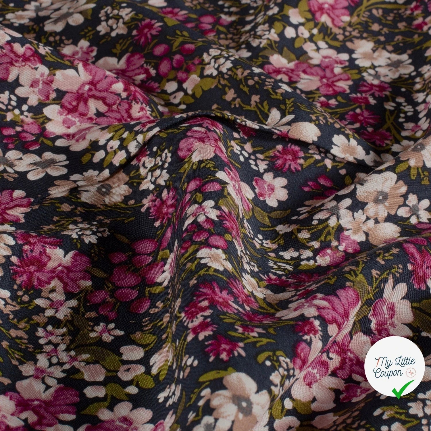Popeline de viscose fleurs bleu marine