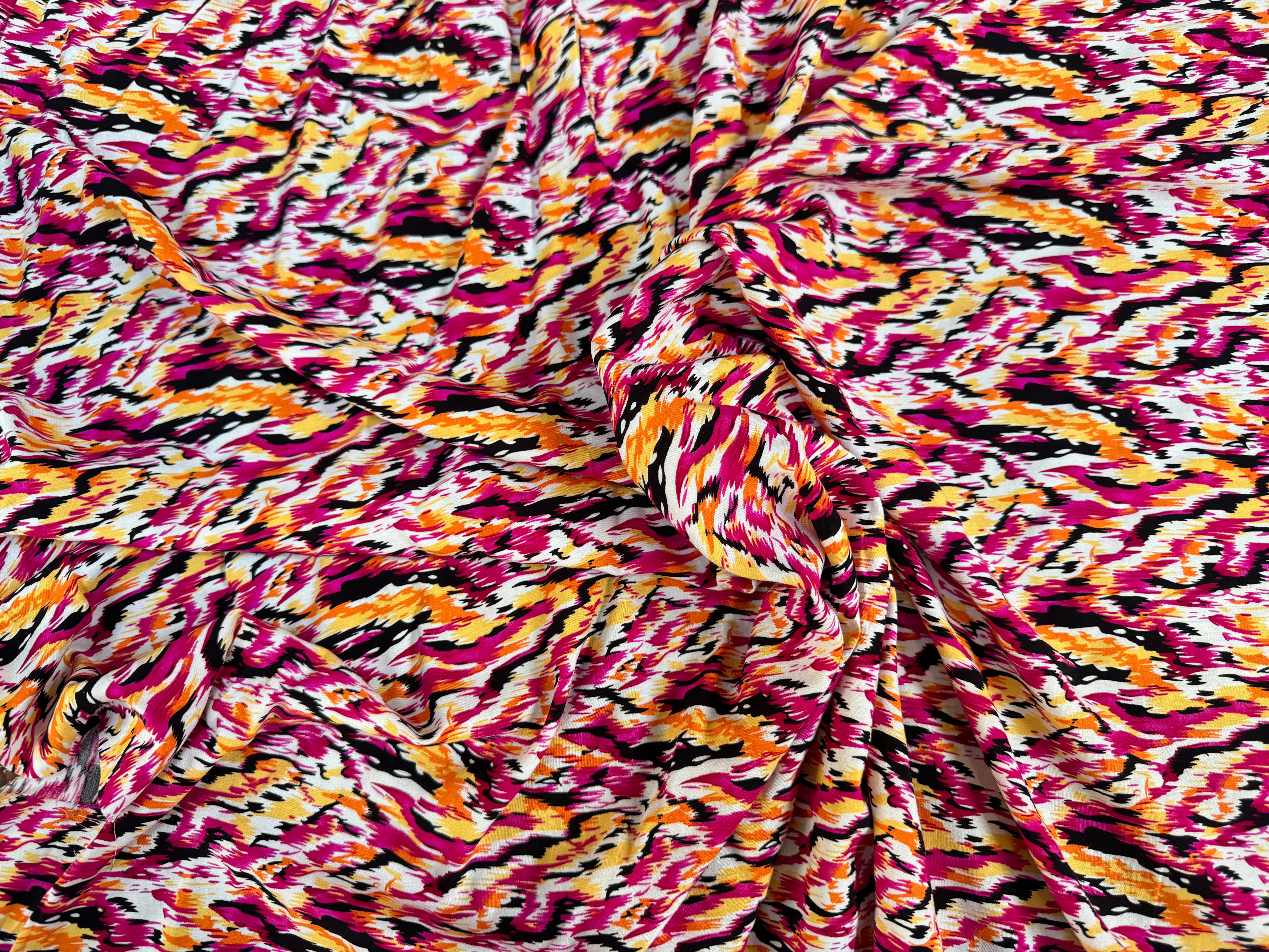 POPELINE DE VISCOSE TISSU IMPRIMÉ ABSTRAIT FUCHSIA - My Little Coupon