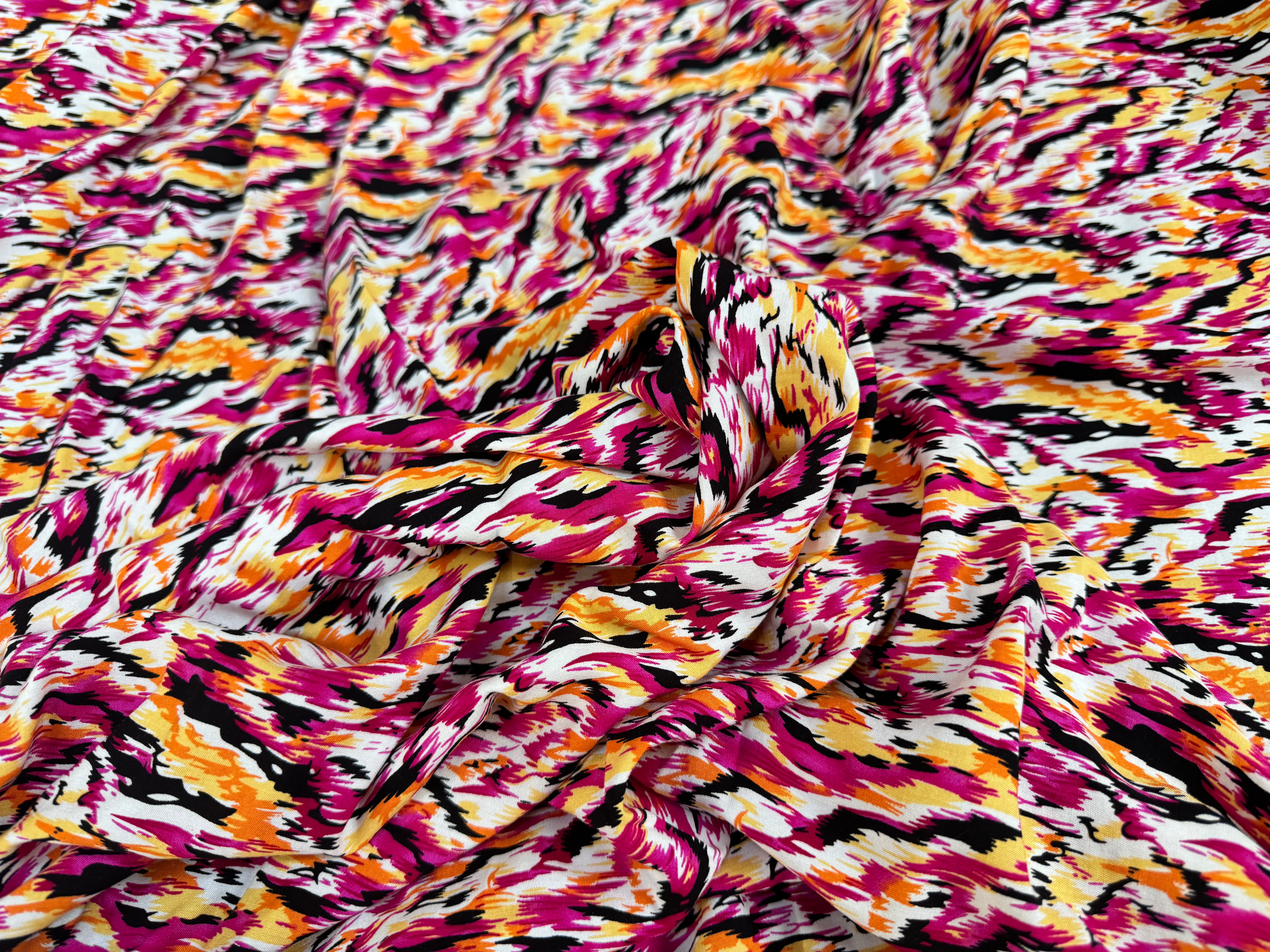 POPELINE DE VISCOSE TISSU IMPRIMÉ ABSTRAIT FUCHSIA - My Little Coupon