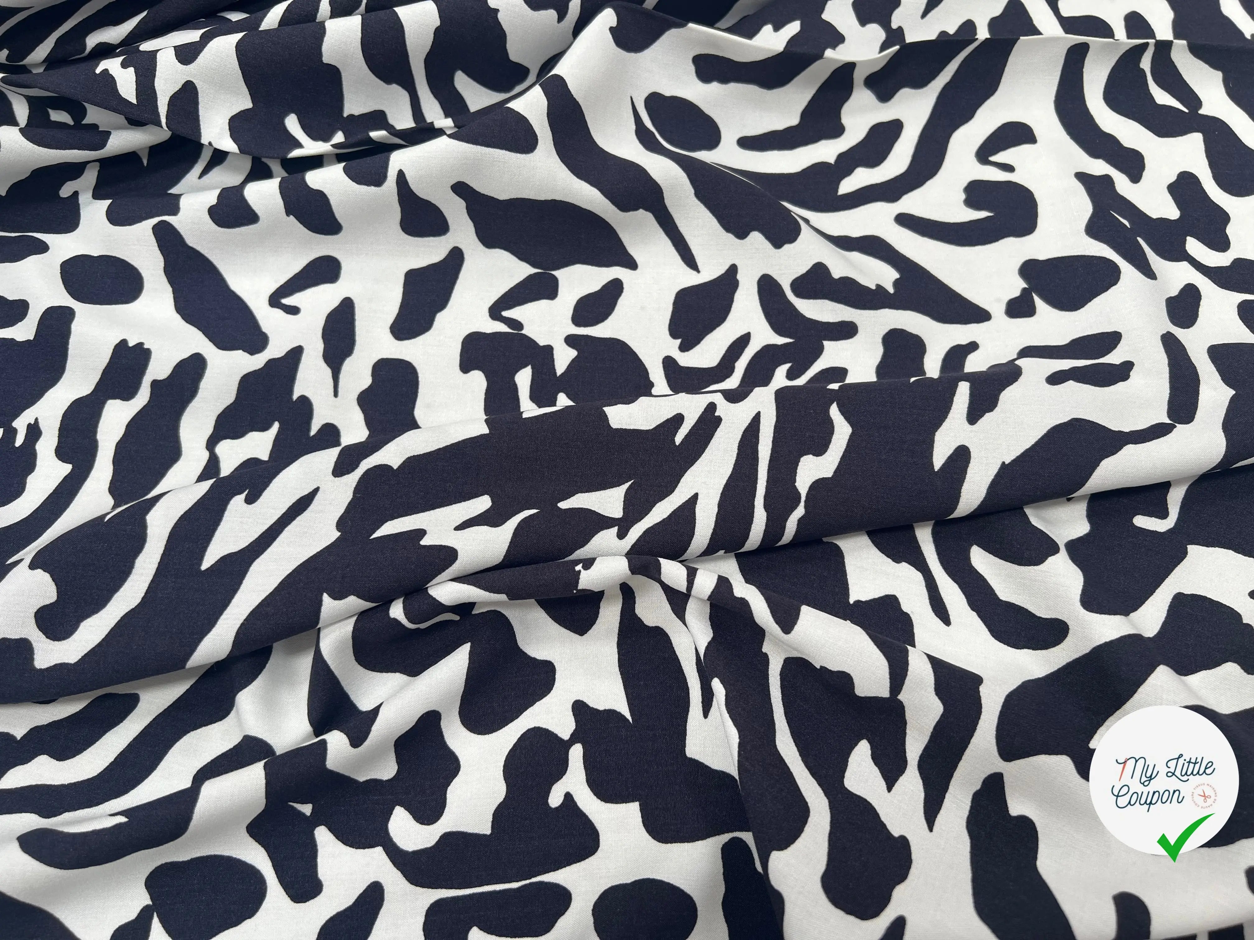 POPELINE DE VISCOSE TISSU IMPRIMÉ CAMOUFLAGE BLEU MARINE - My Little Coupon