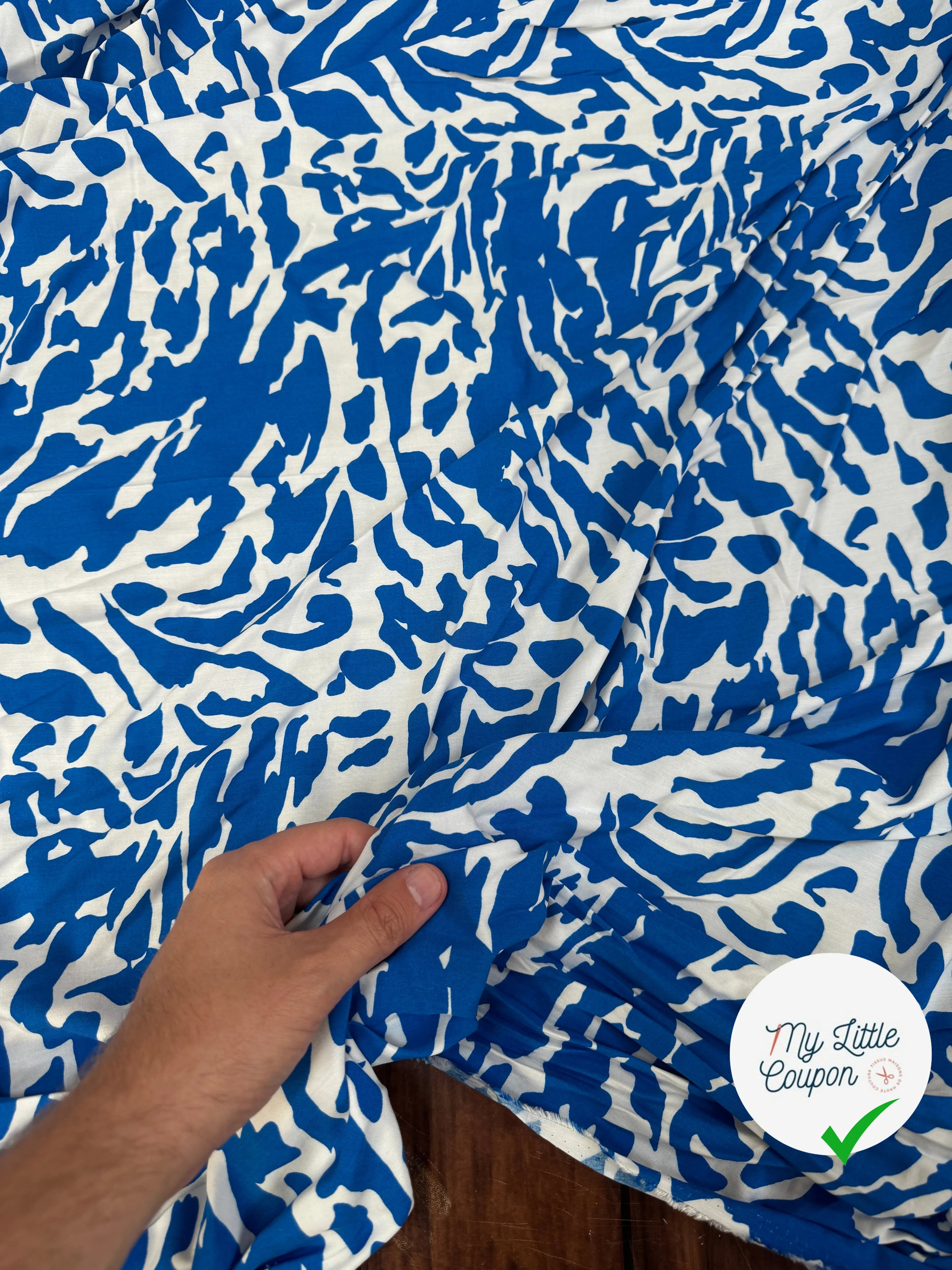 POPELINE DE VISCOSE TISSU IMPRIMÉ CAMOUFLAGE BLEU - My Little Coupon