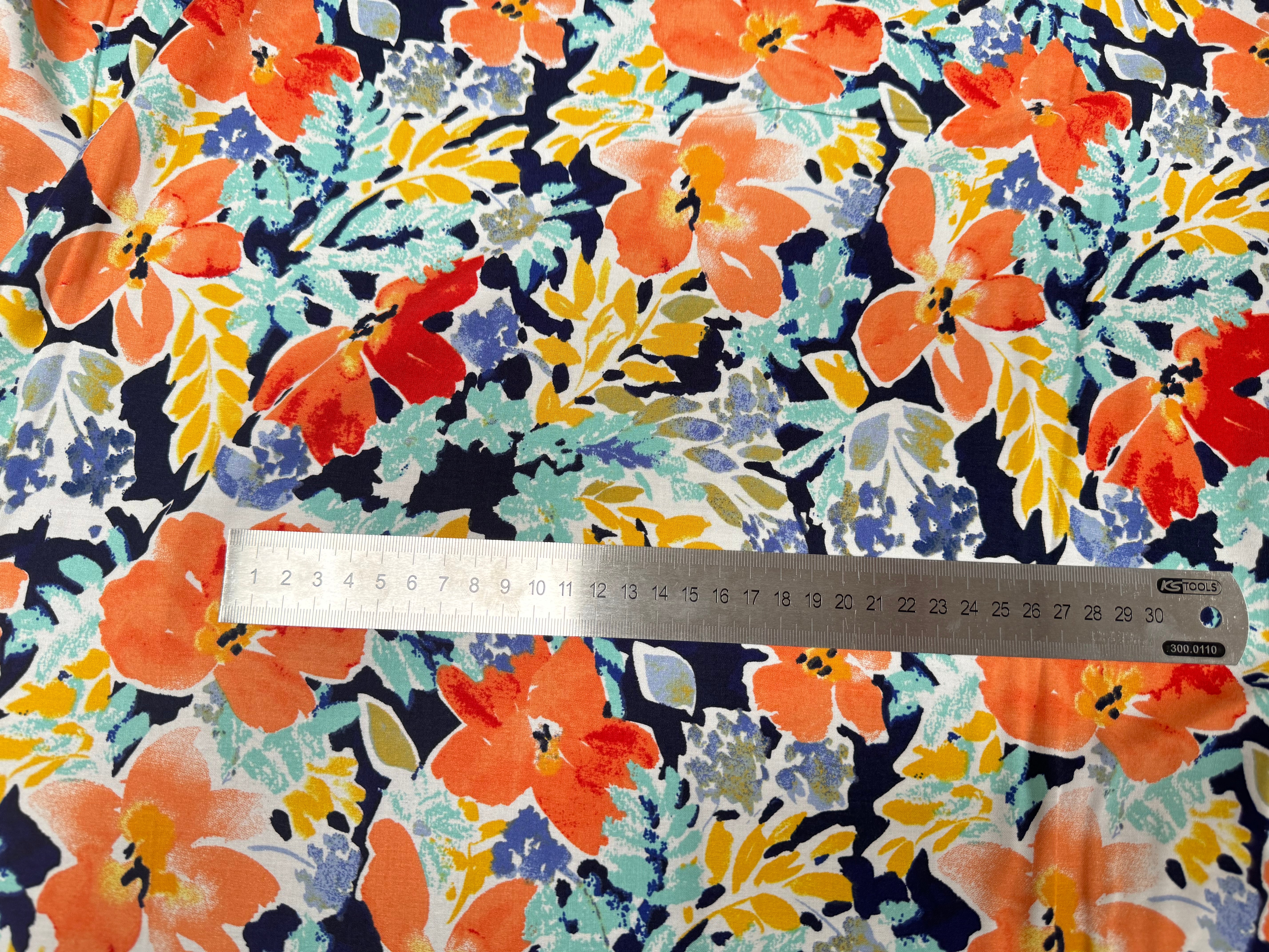POPELINE DE VISCOSE TISSU IMPRIMÉ FLEURS BLEU MARINE - My Little Coupon