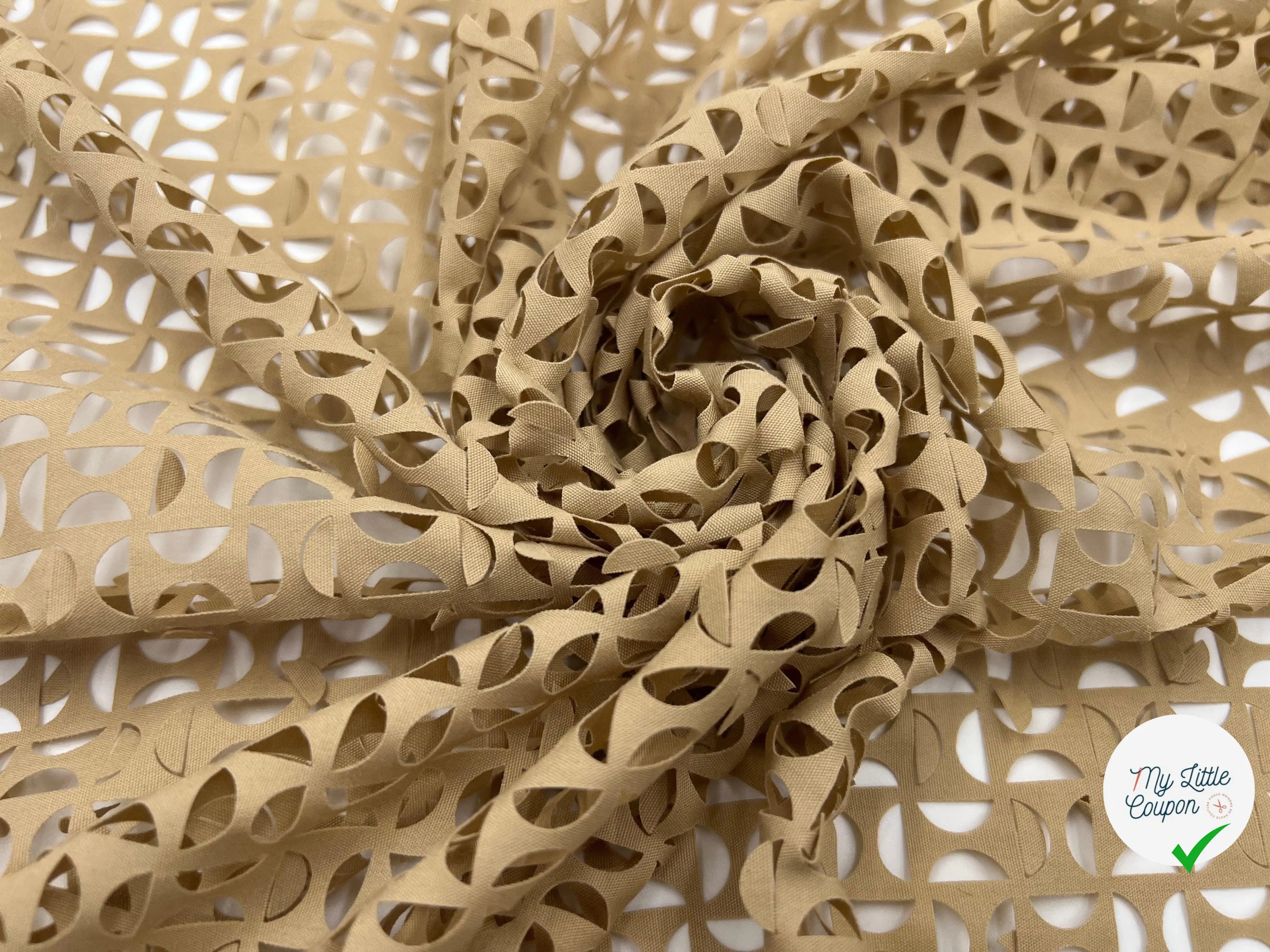 POPELINE DÉCOUPÉE EN GÉOMÉTRIE BEIGE SABLE - My Little Coupon - tissu - coudre