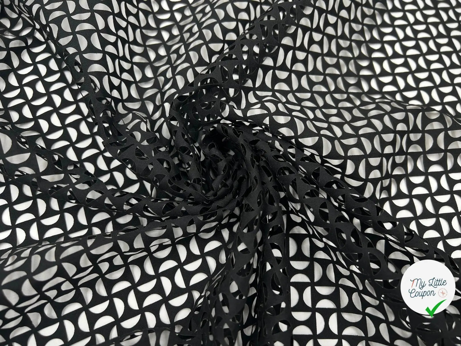 POPELINE DÉCOUPÉE EN GÉOMÉTRIE NOIRE - My Little Coupon - tissu - coudre