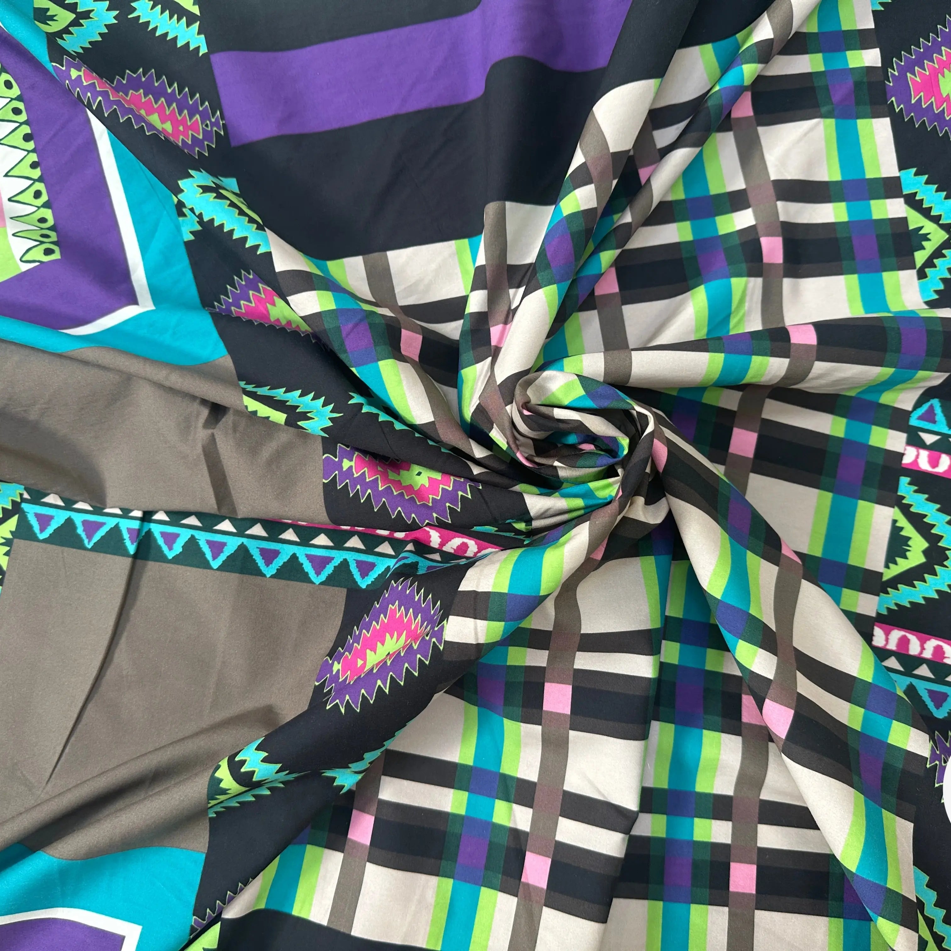 POPELINE IMPRIMÉE À GROS MOTIFS PERU ET TARTAN TENDANCE BEIGE - My Little Coupon