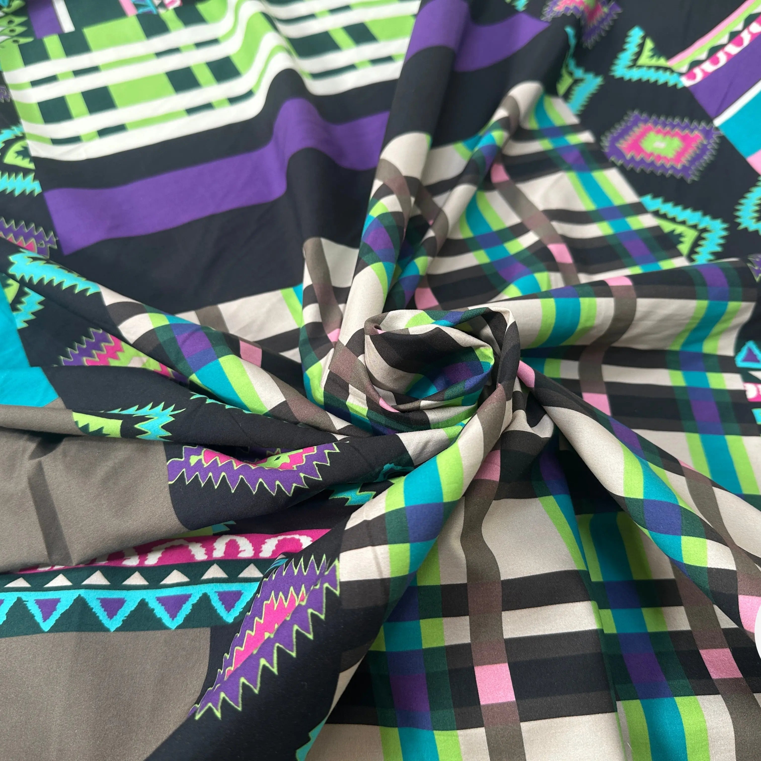 POPELINE IMPRIMÉE À GROS MOTIFS PERU ET TARTAN TENDANCE BEIGE - My Little Coupon