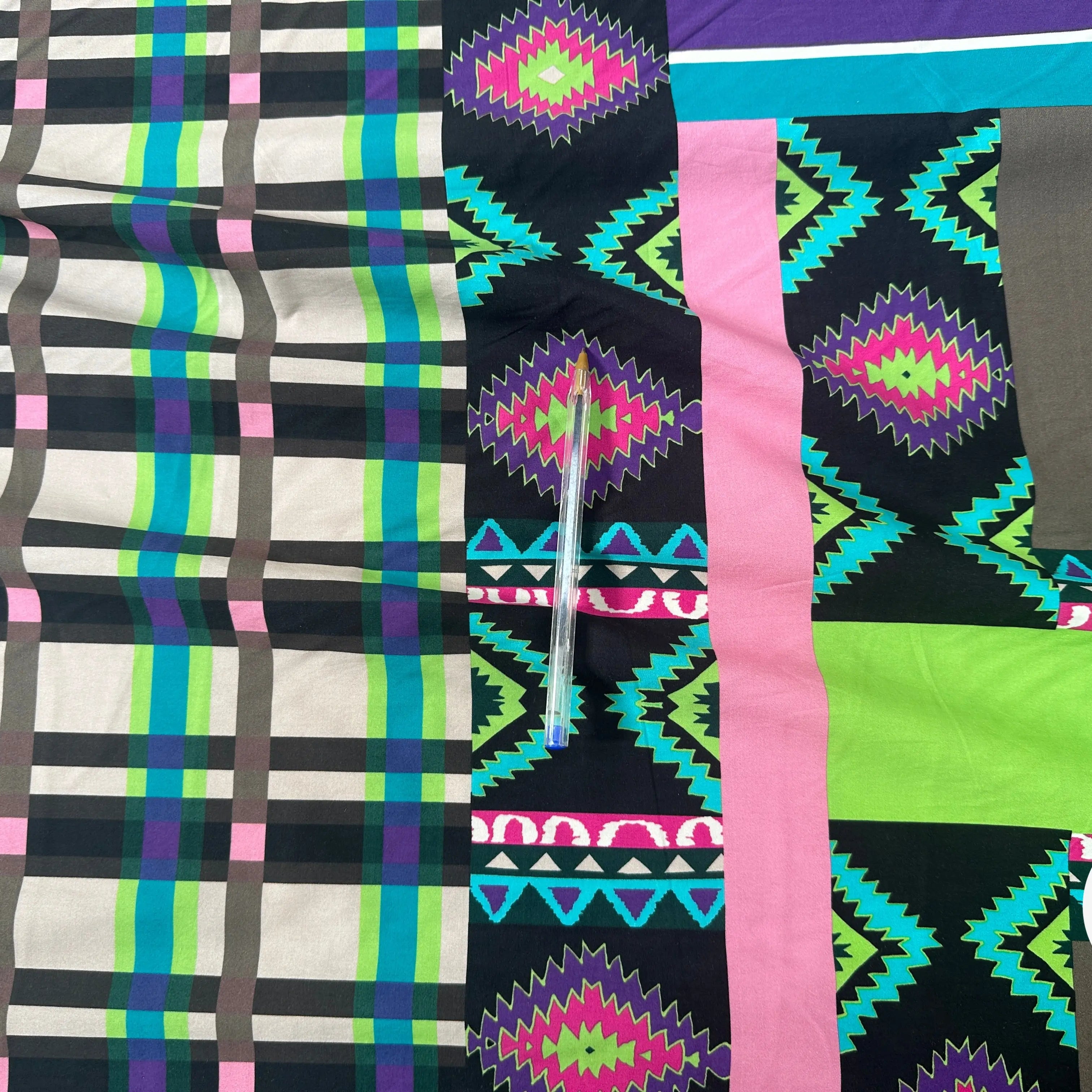 POPELINE IMPRIMÉE À GROS MOTIFS PERU ET TARTAN TENDANCE BEIGE - My Little Coupon