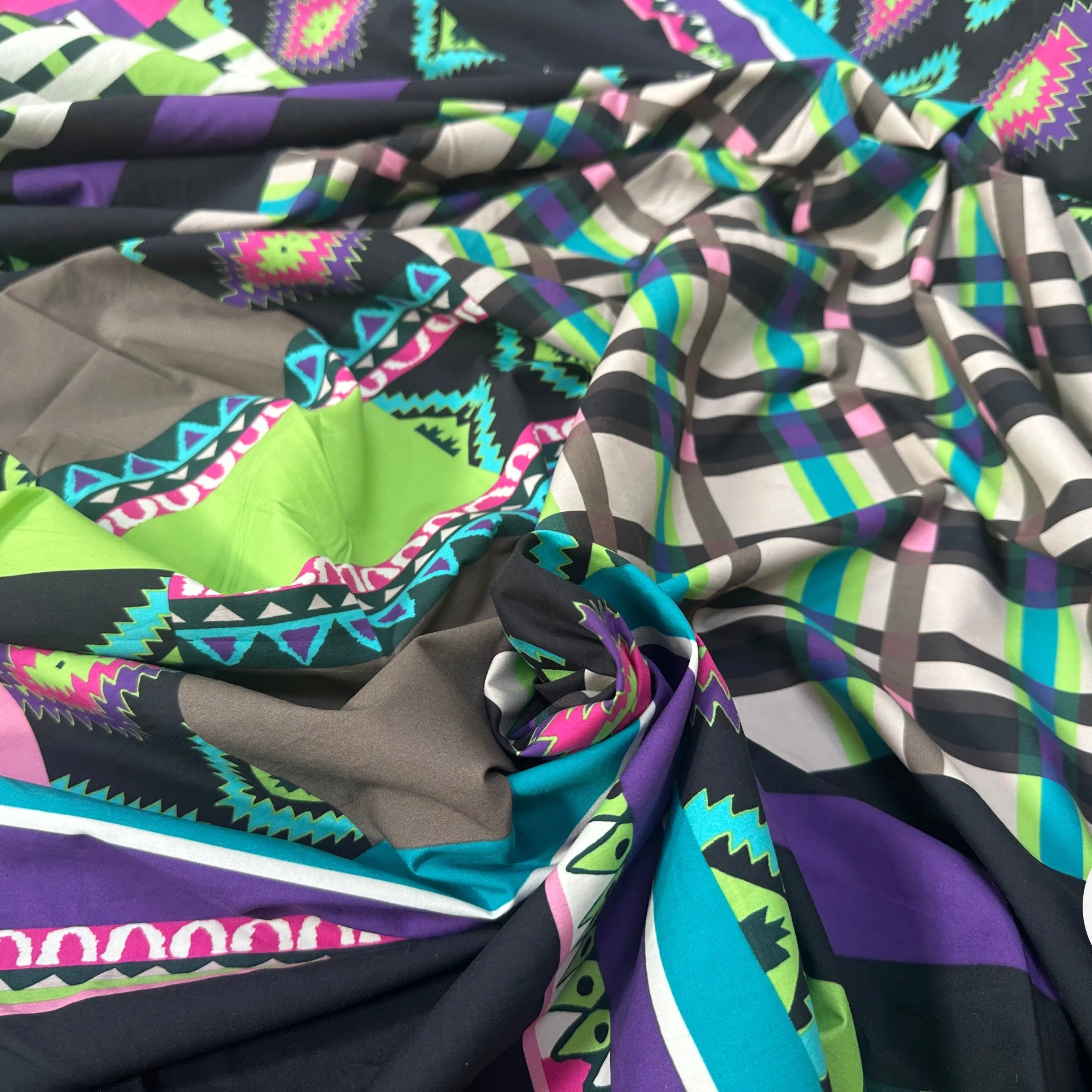 POPELINE IMPRIMÉE À GROS MOTIFS PERU ET TARTAN TENDANCE BEIGE - My Little Coupon