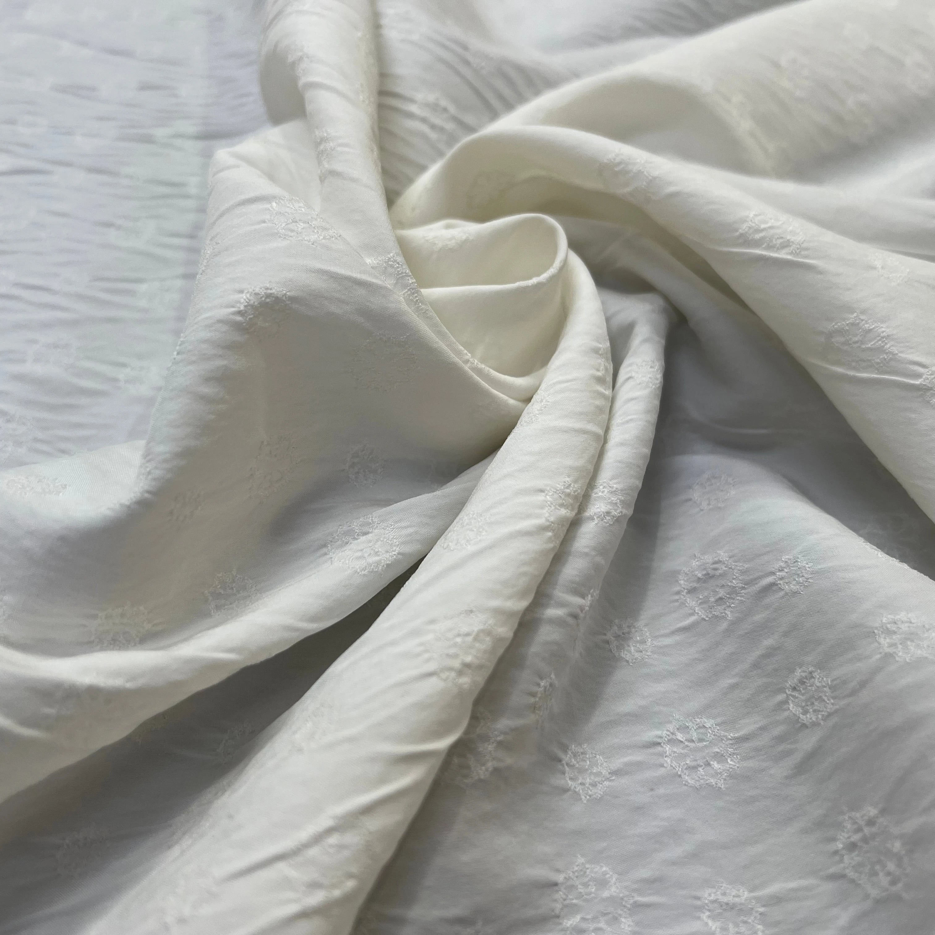 POPELINE STRETCH VISCOSE SOIE BLANCHE MOTIF ROCASE FLEUR - My Little Coupon