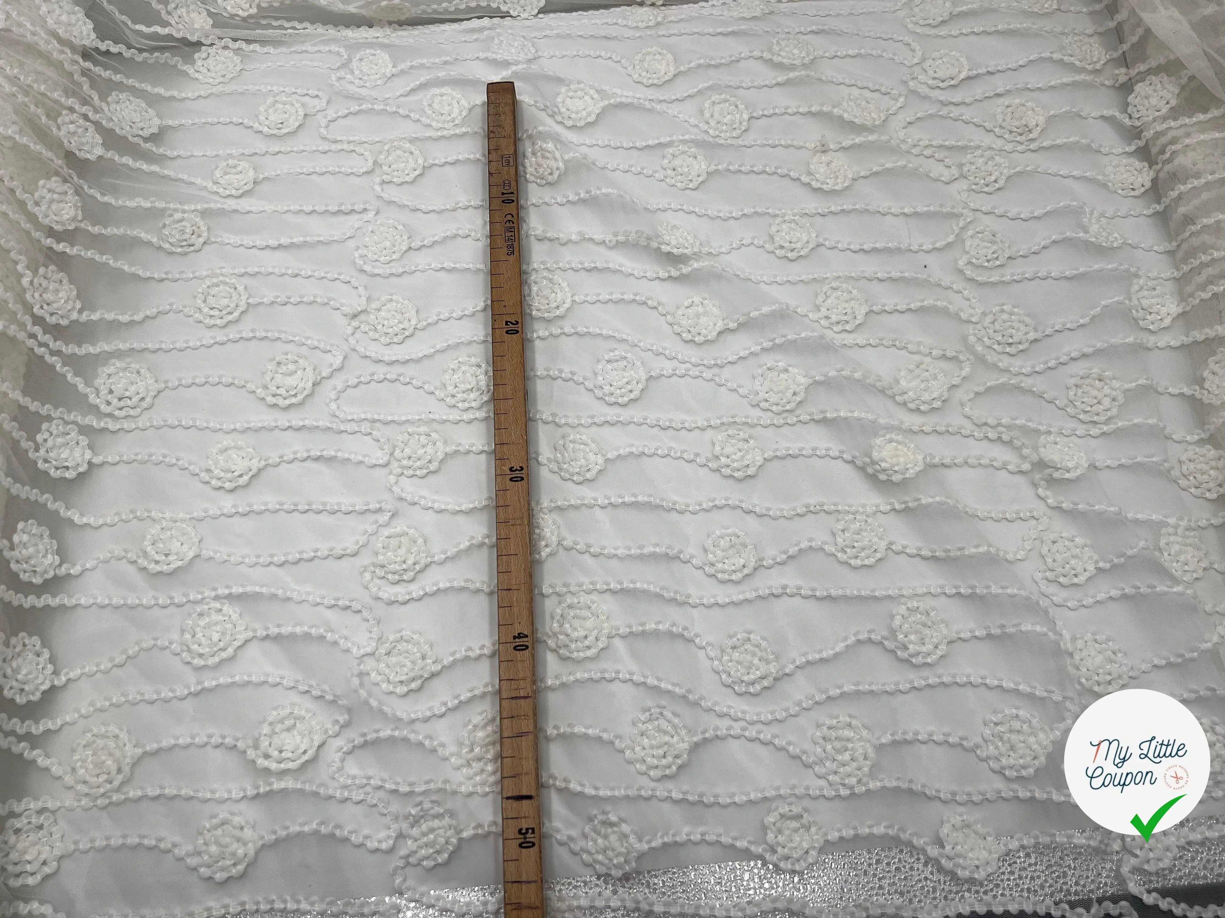 RÉSILLE BRODÉE ANNÉES FOLIES PERLÉE BLANC - coupon de tissu de 3 mètres - My Little Coupon - tissu - coudre